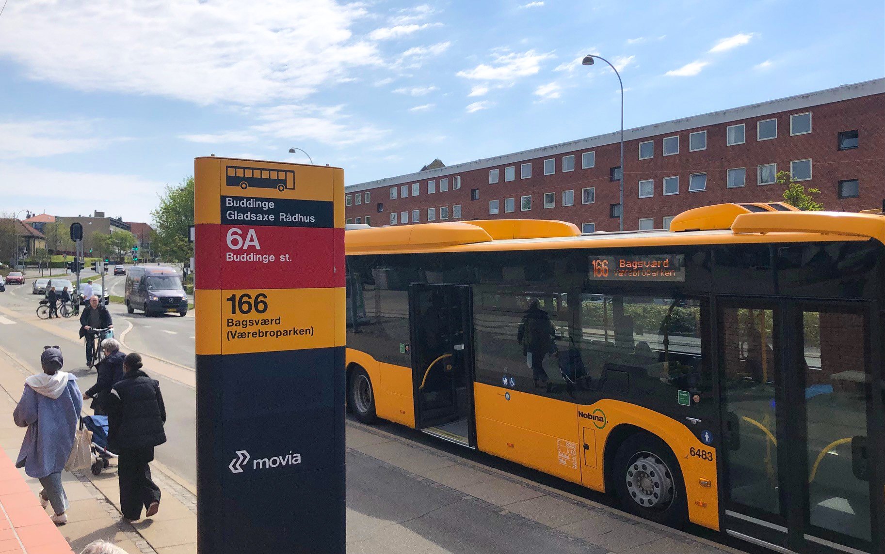 Bus 166 er et af de busser som Movia foreslår ændret, når letbanen åbner. Foto: Peter Kenworthy.
