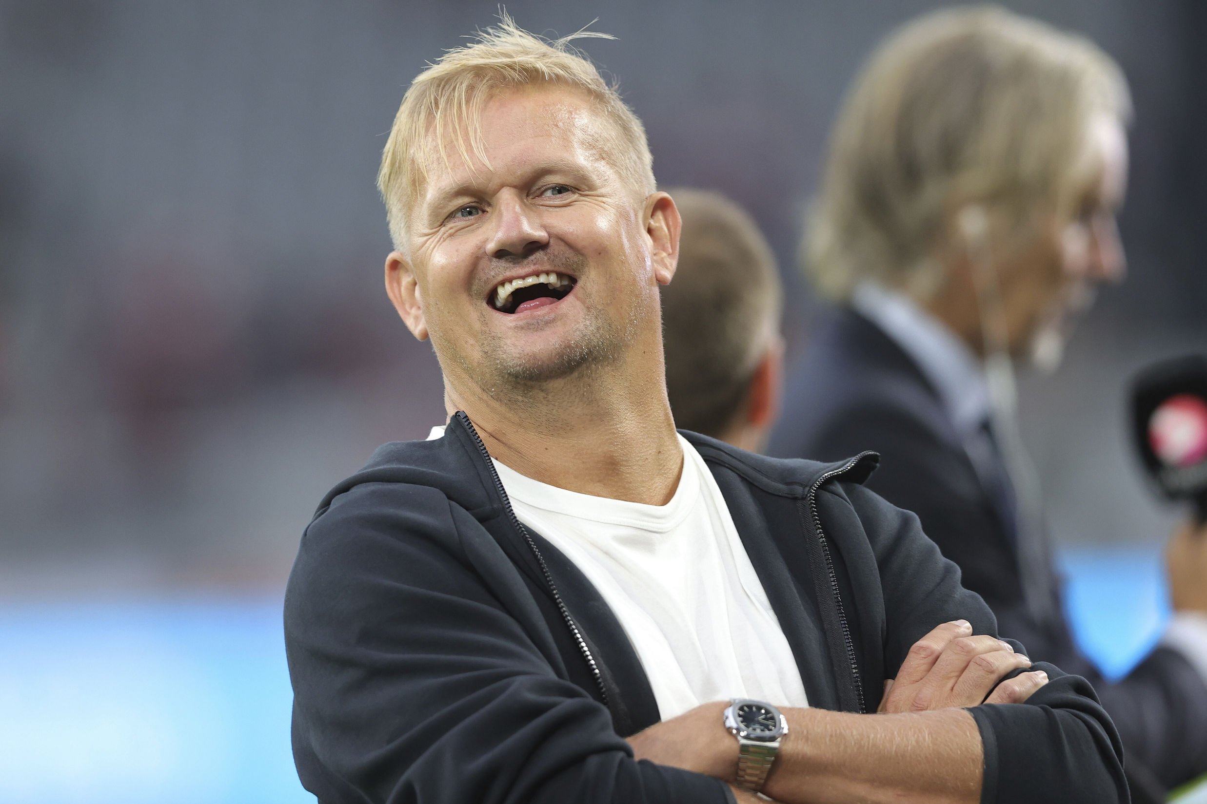 Alf-Inge Haaland, far til Erling Haaland, blev ført væk af vagter efter at have gestikuleret mod Madrid-fans.