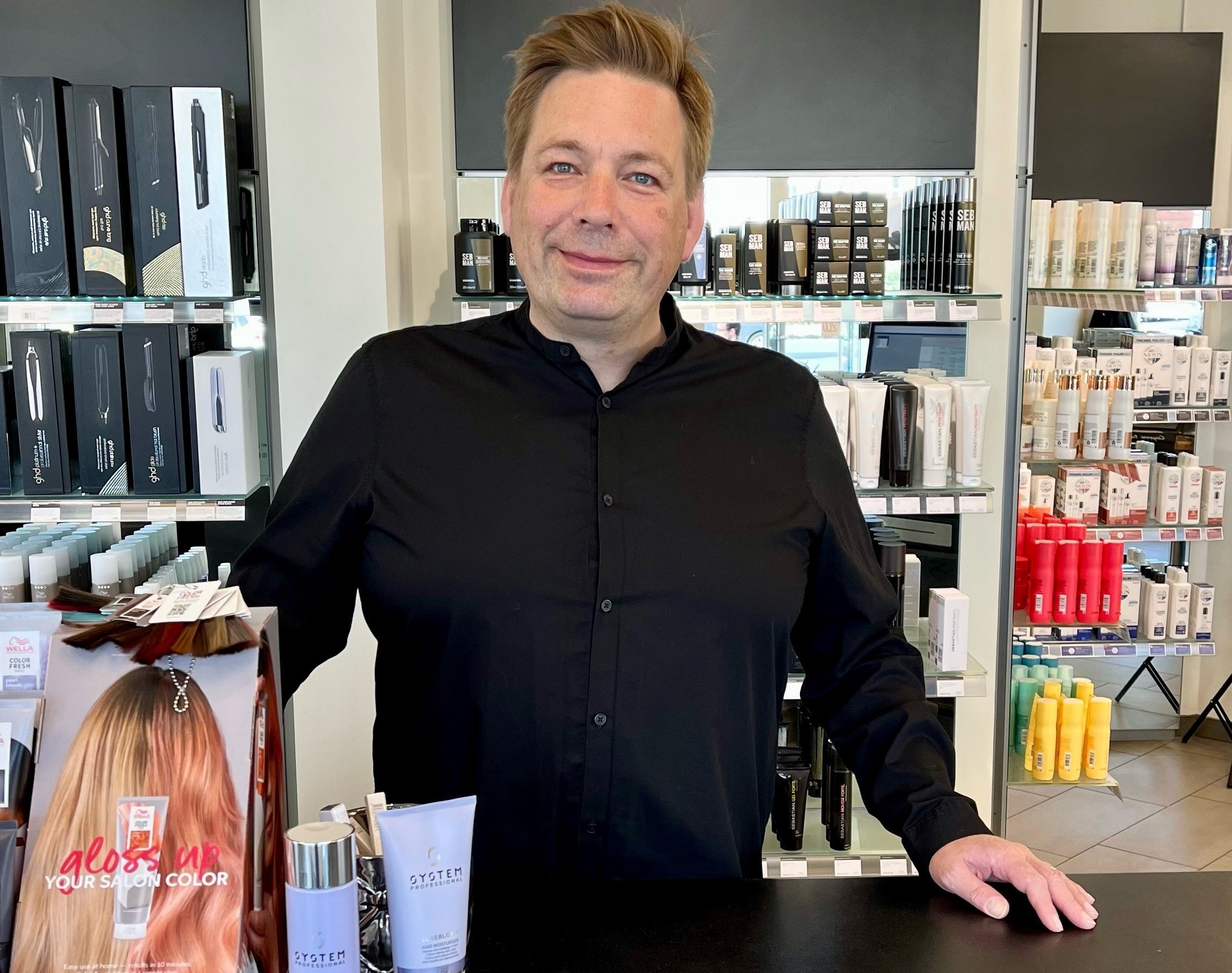 Klipin er en salon for hele familien og Ole har ejet den i 25 år. Privatfoto