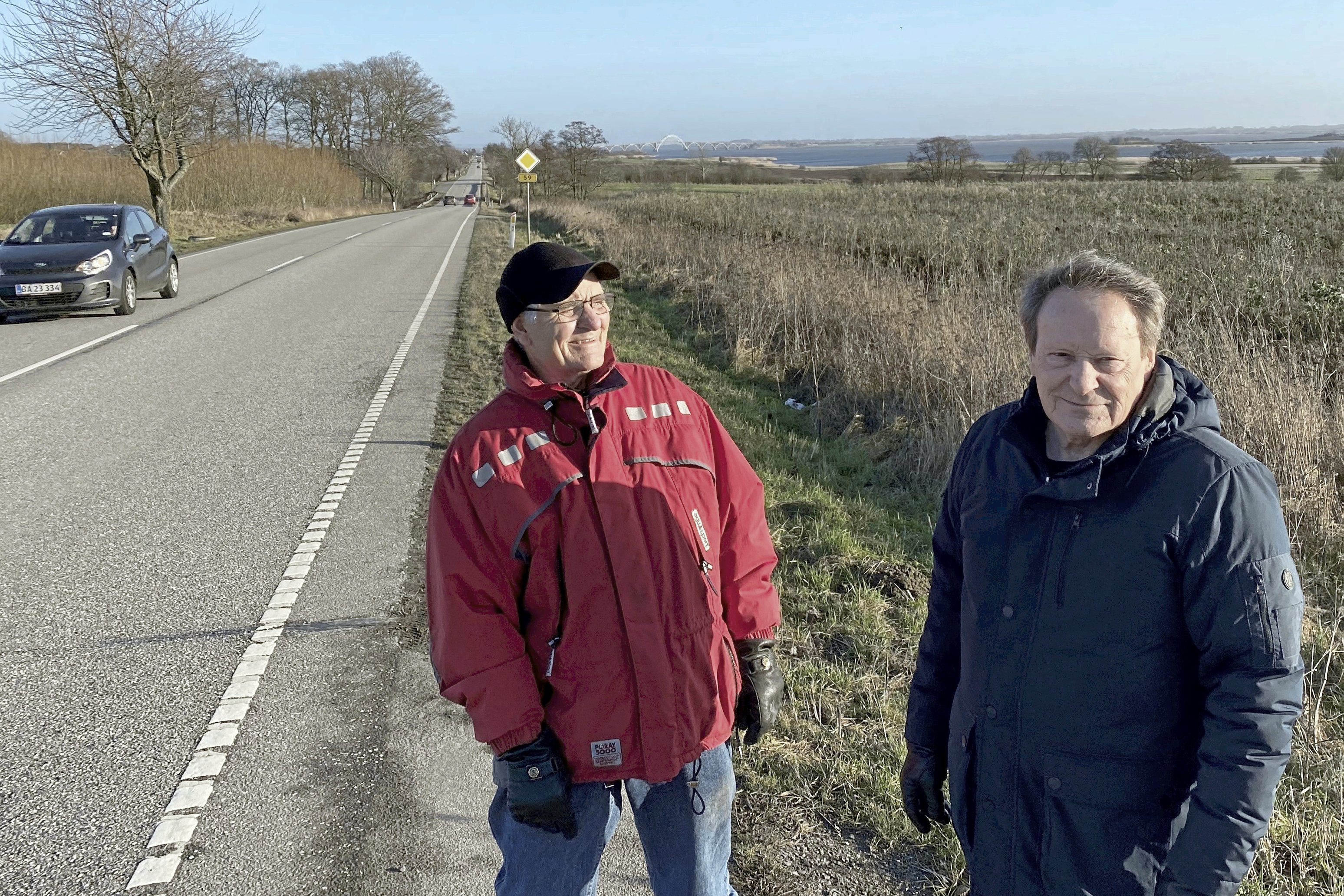 Peter Egelund (tv) og Flemming Tejmers har kæmpet i årevis for at få en cykelsti på den stærkt trafikerede landevej mellem Langebæk og Gl. Kalvehave. Foto: J.C. Borre Larsen