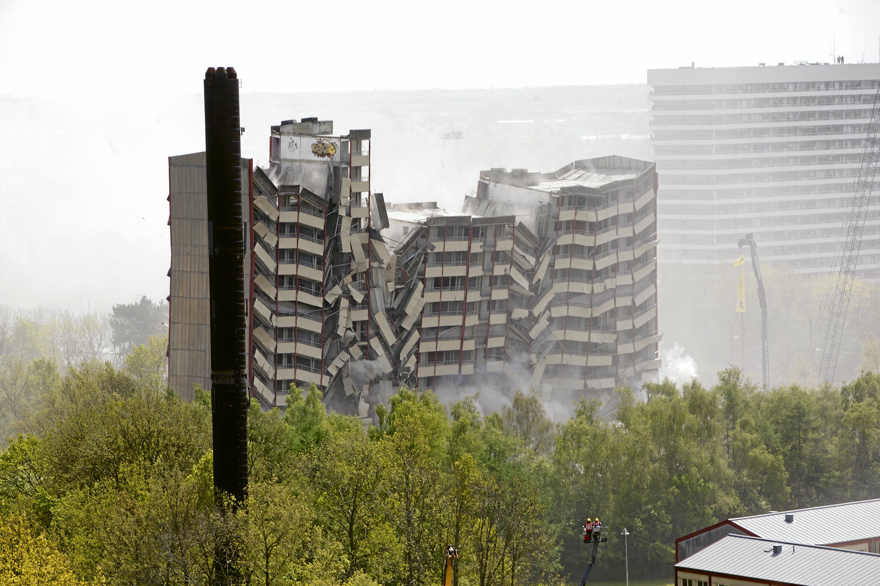 Sprængningen af højhusene foregik tilbage i 2012, men selvom der er gået mere end 11 år siden, at sprængningen skete, er Ruskær 37 og Agerkær 5 igen kommet på dagsordenen.