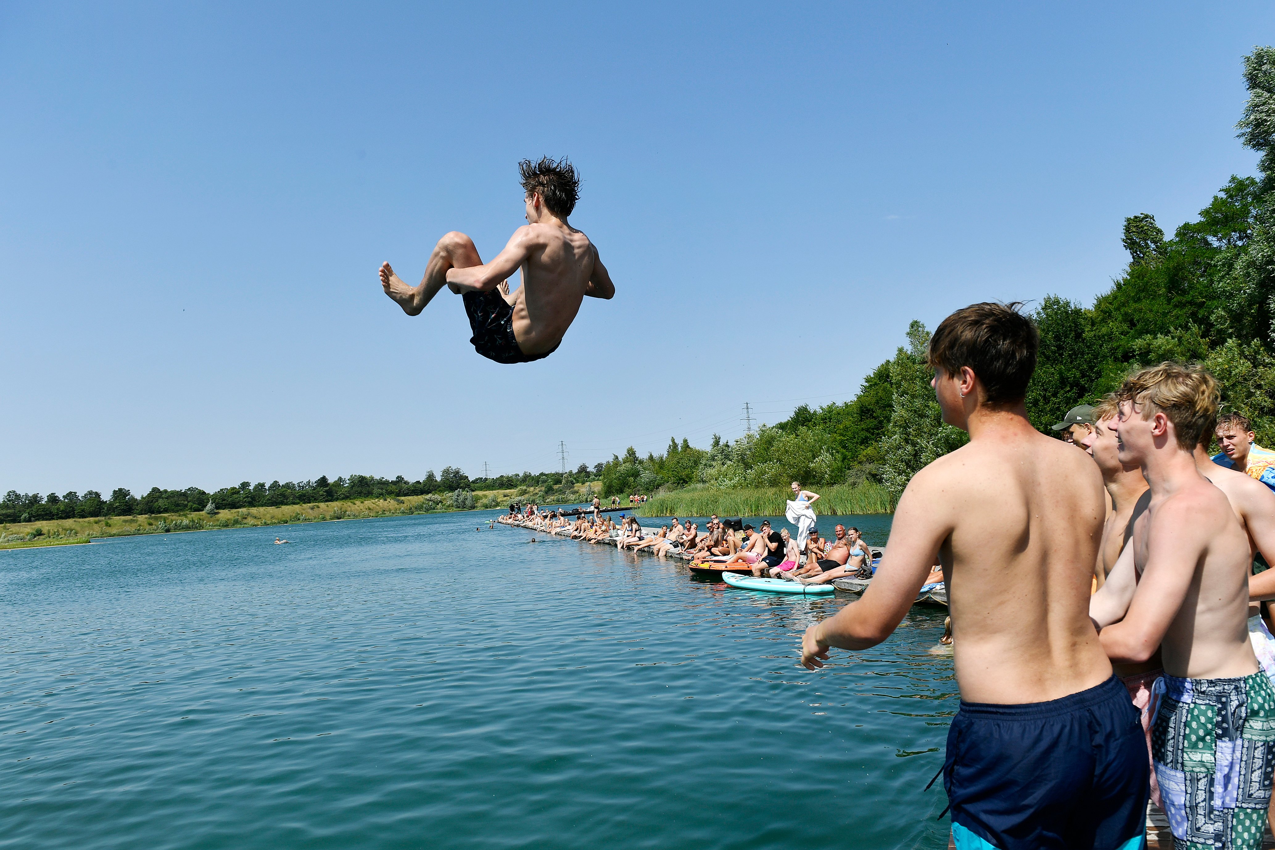 Fremover skal skilte advare blandt andet de badende festivalgæster om, at broen i Himmelsøen ikke er en badebro. Hidtil har den i praksis fungeret som sådan for mange.