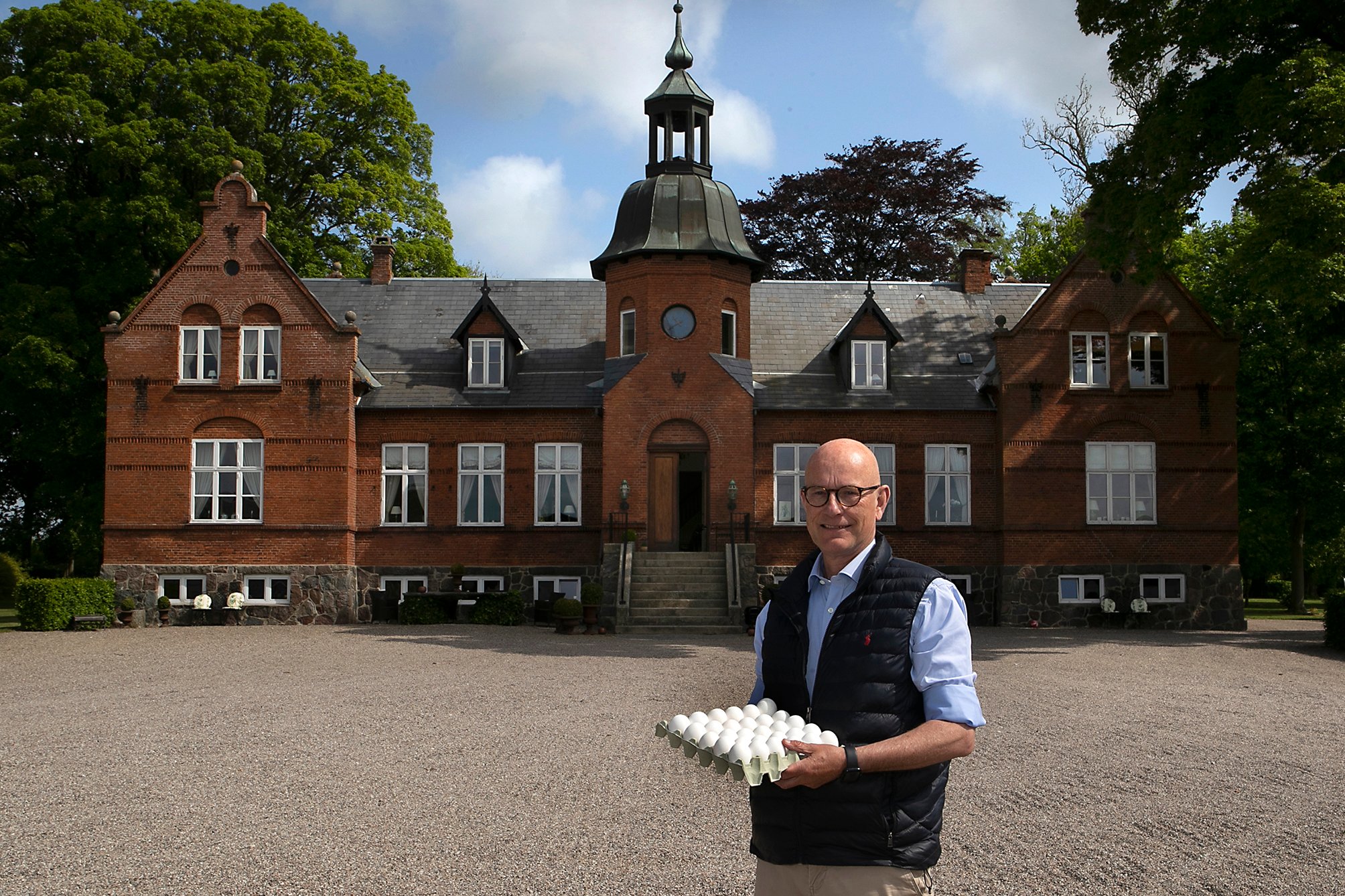 Godsejer og økologisk ægproducent Carl Thøgersen fra Adamshøj Gods ved Ringsted vil lægge jord til et stort erhvervsprojekt.