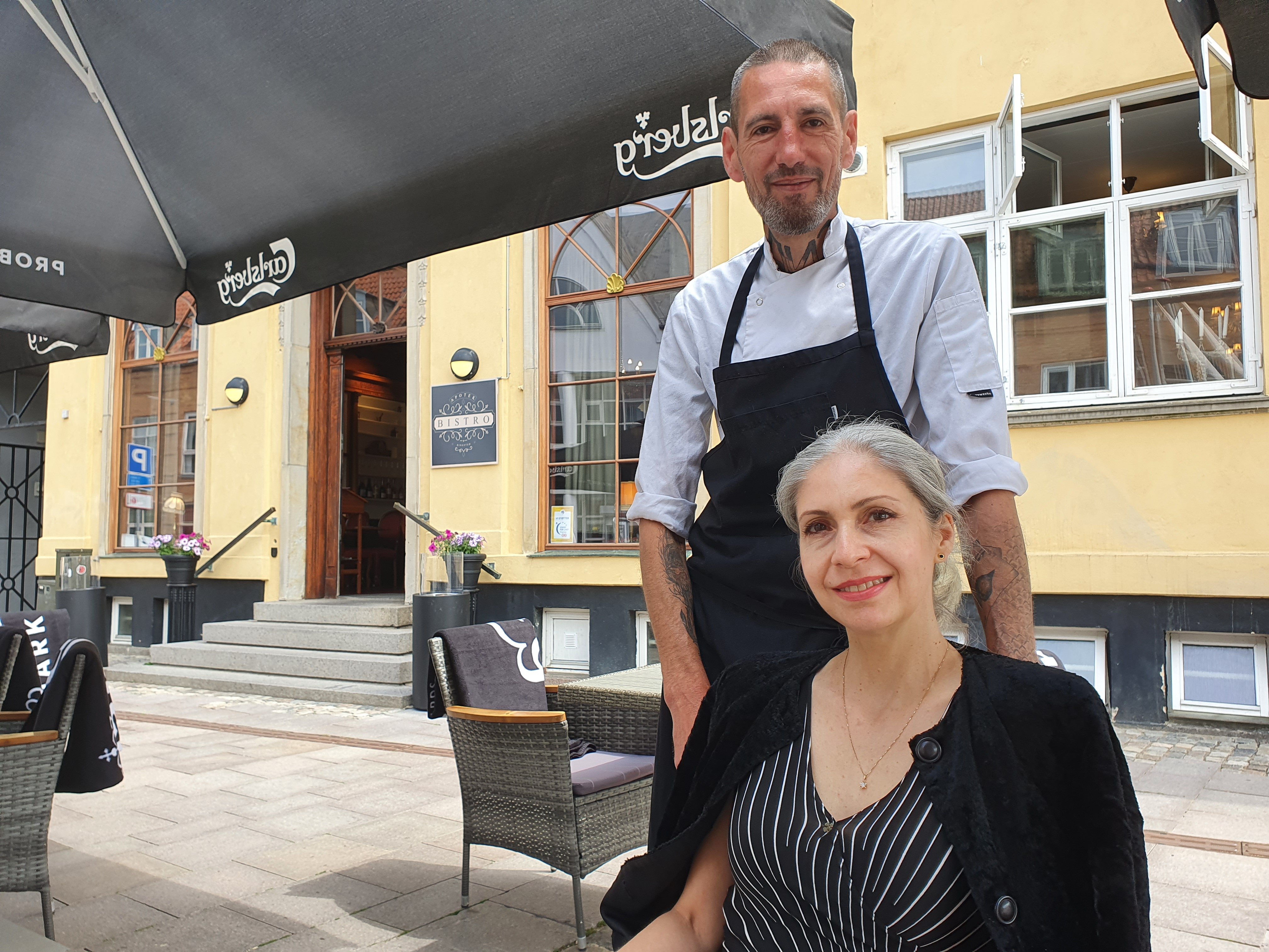 Det bulgarske ægtepar Eliza Andreeva og Kam Andre drev tidligere en restaurant og bar i hjemlandet, men en hyppig dansk gæst inspirerede dem til at forsøge sig i Danmark. I flere år har parret haft forretning i København, og i denne uge udvidede de med Bistro Apotek i Nørregade 12 i Ringsted. Foto: Claus Rasmussen