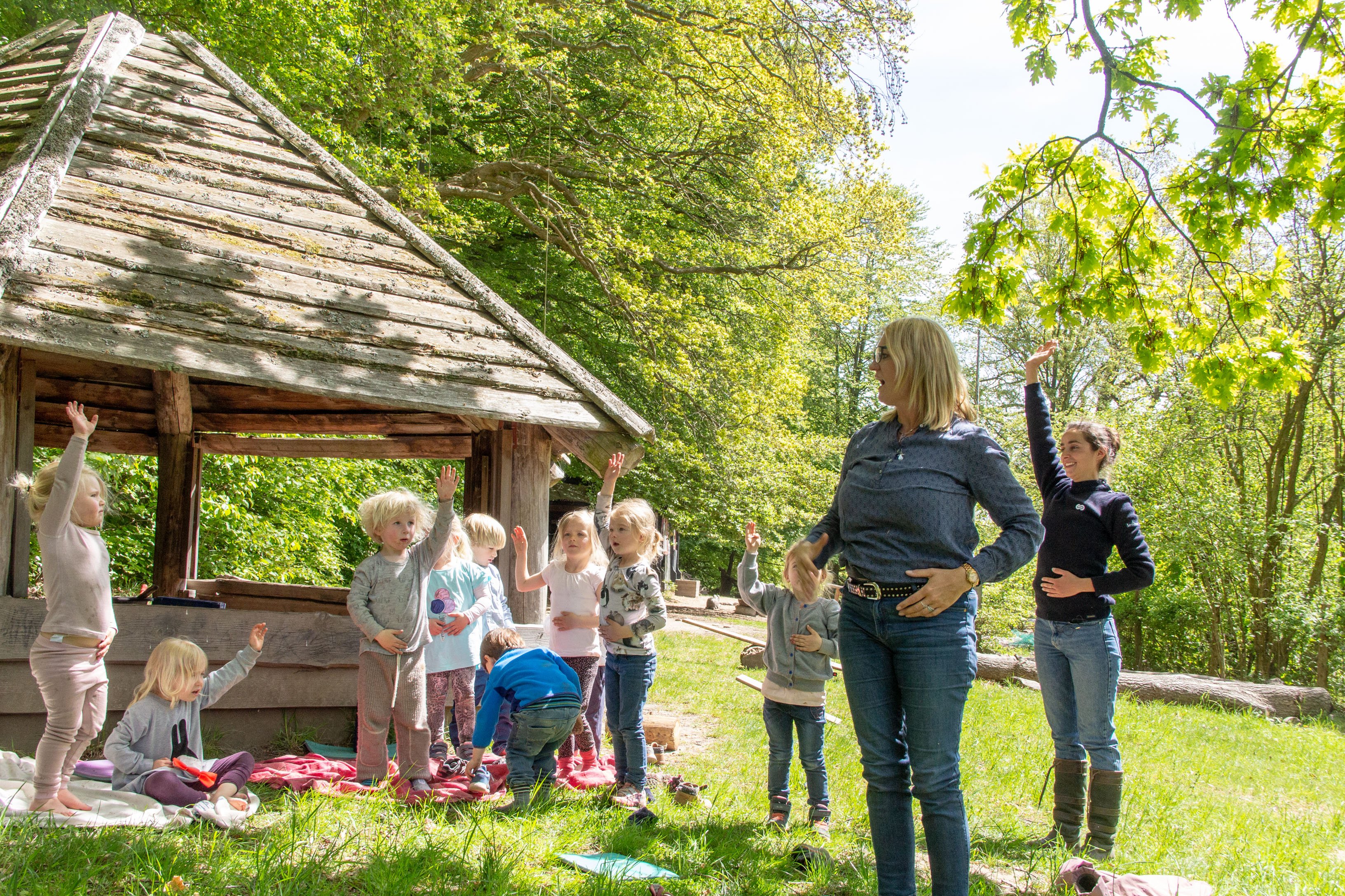 Skovbørnehaven Koglerne har 22 børn, og de holder til i Folehavenskoven. Pædagogerne finder ikke mere end fem flåter om året på børnene, oplyser leder Lars Lindkvist Madsen.