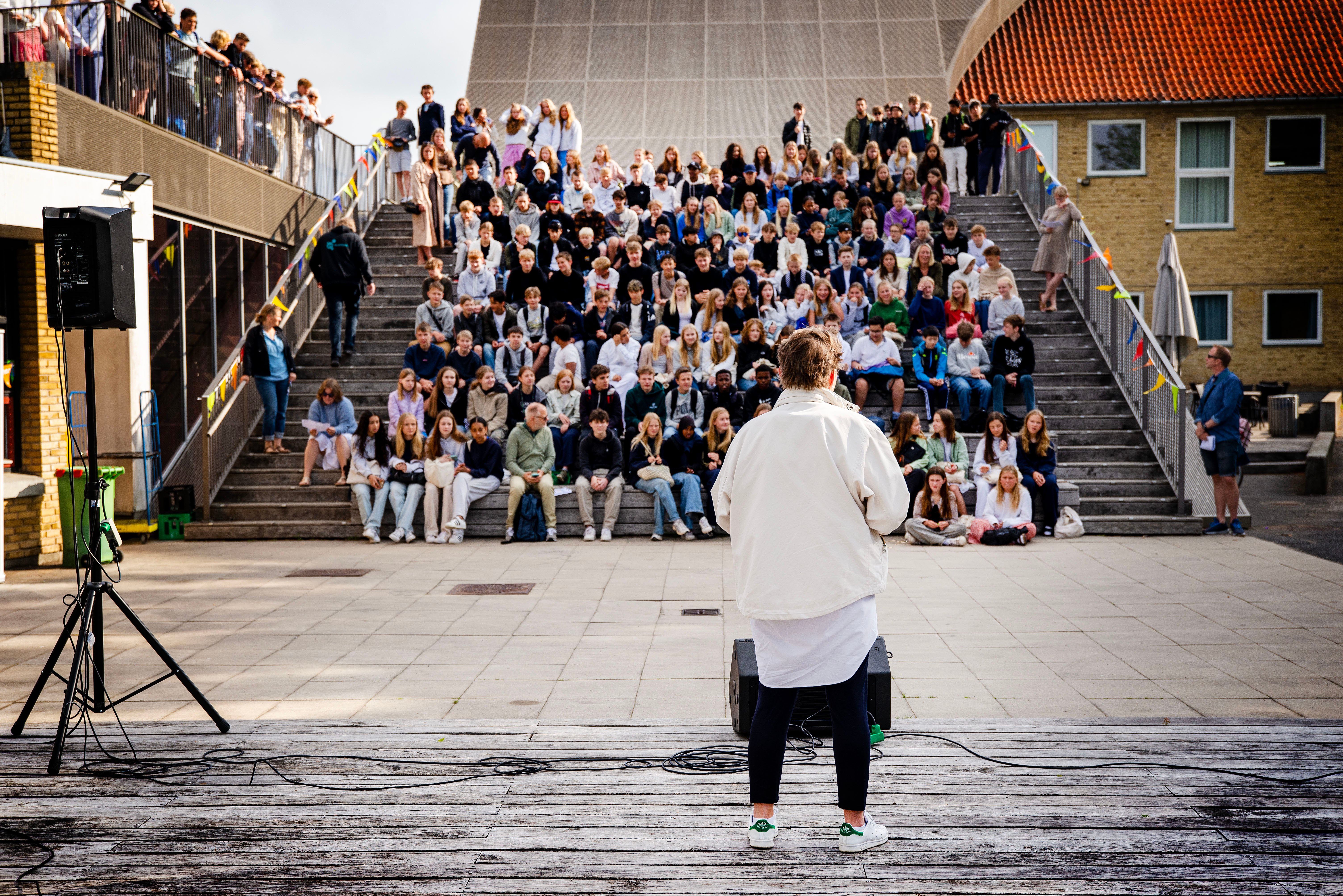 Rudersdals borgmester Ann Sofie Orth (K) holdt årets første grundlovstale, da kommunens 6. og 7. klasser torsdag tog forskud på Grundlovsdag. Foto: Benedicte Lorenzen