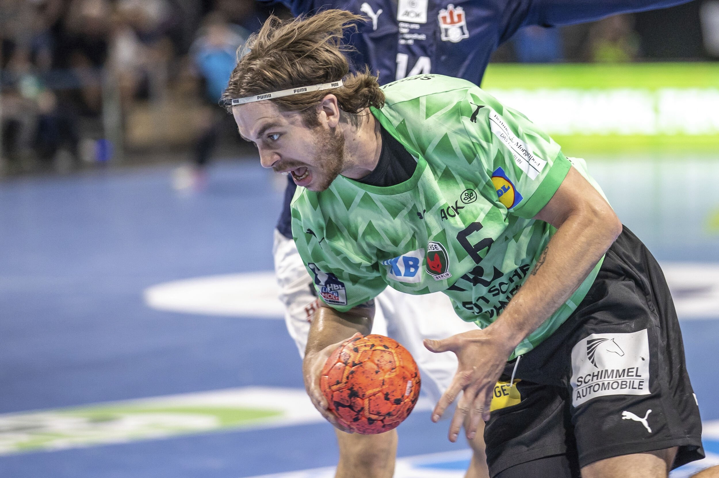 Jacob Holm fortsætter i Paris Saint-Germain, der har købt bagspilleren fri af kontrakten i Füchse Berlin.