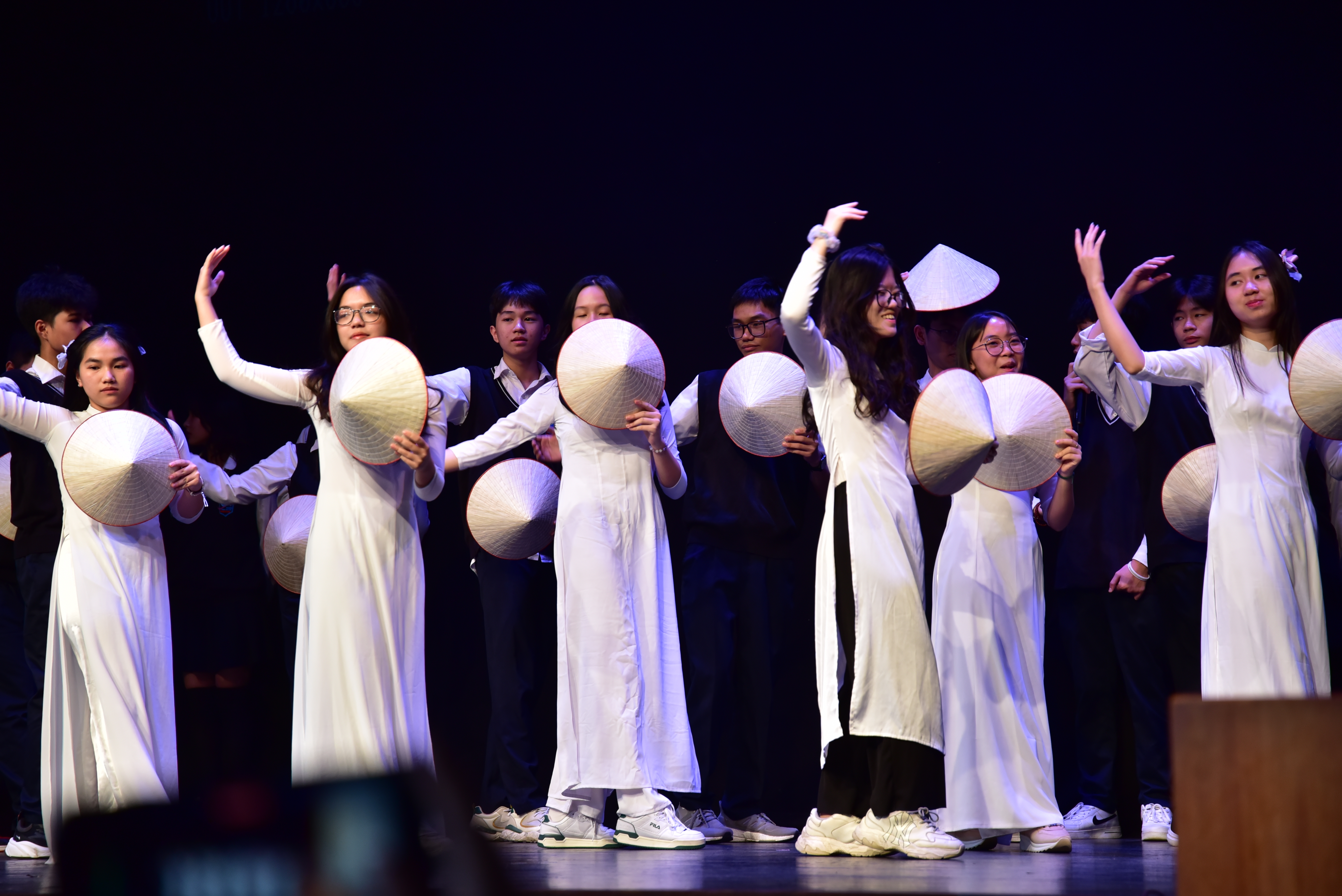 De vietnamesiske besøgende har også optrådt med vietnamesisk musik til skolens forårskoncert. Foto: Presse De vietnamesiske besøgende har også optrådt med vietnamesisk musik til skolens forårskoncert. Foto: Presse
