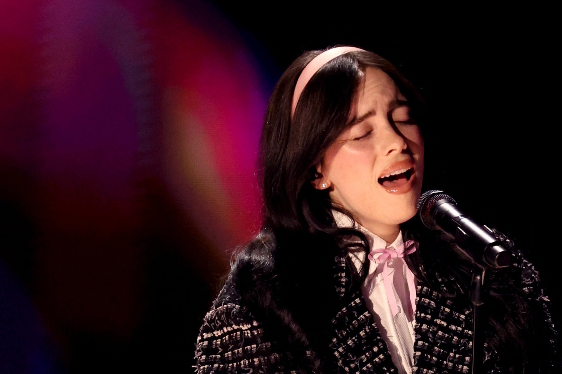 Billie Eilish udgiver nyt album 17. maj. I 2025 spiller hun to koncerter i Royal Arena på sin verdensturné.