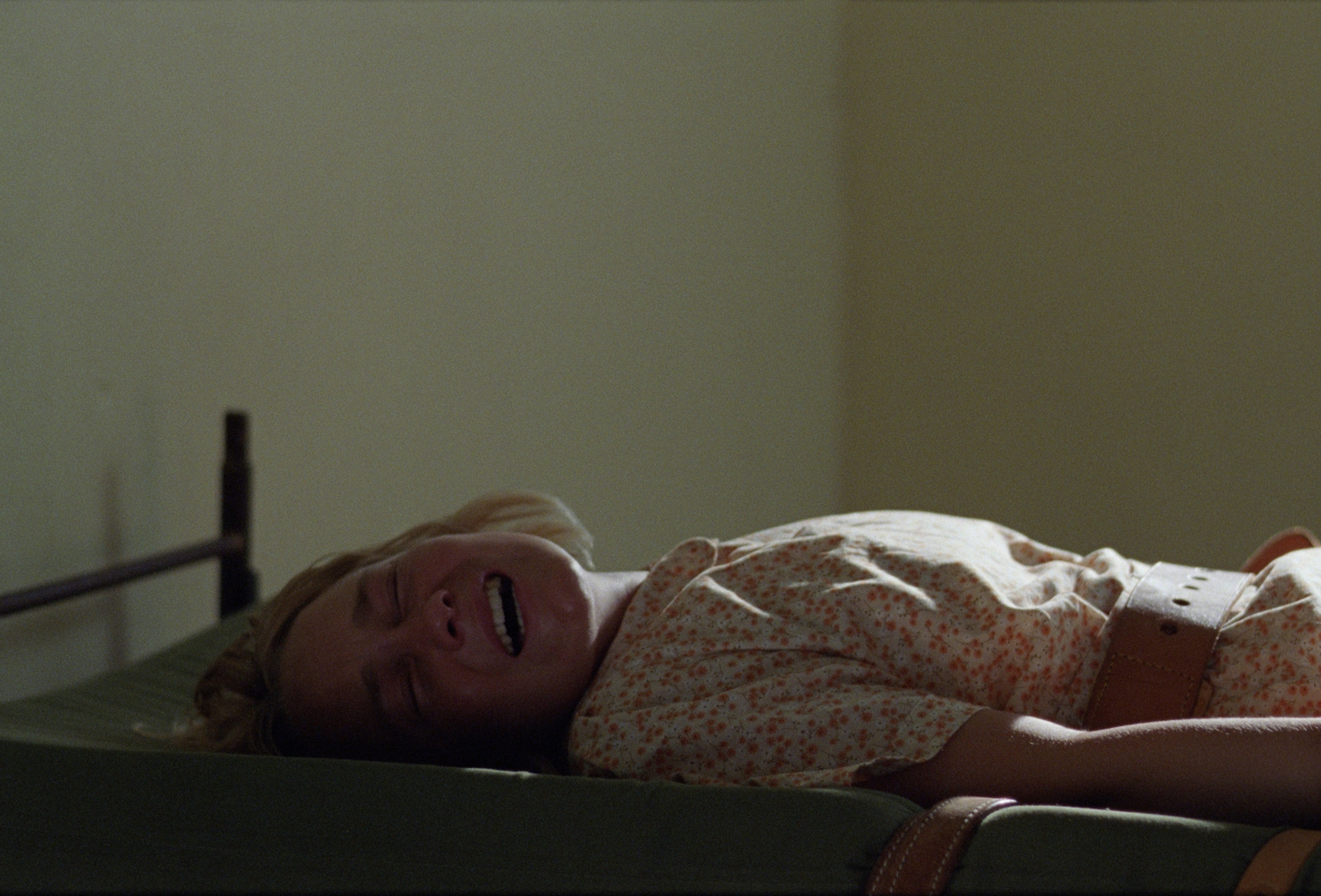 17-årige Maren er vild og uregerlig, og hun bliver sendt på kvindeanstalten Sprogø for at blive tilpasset. ´