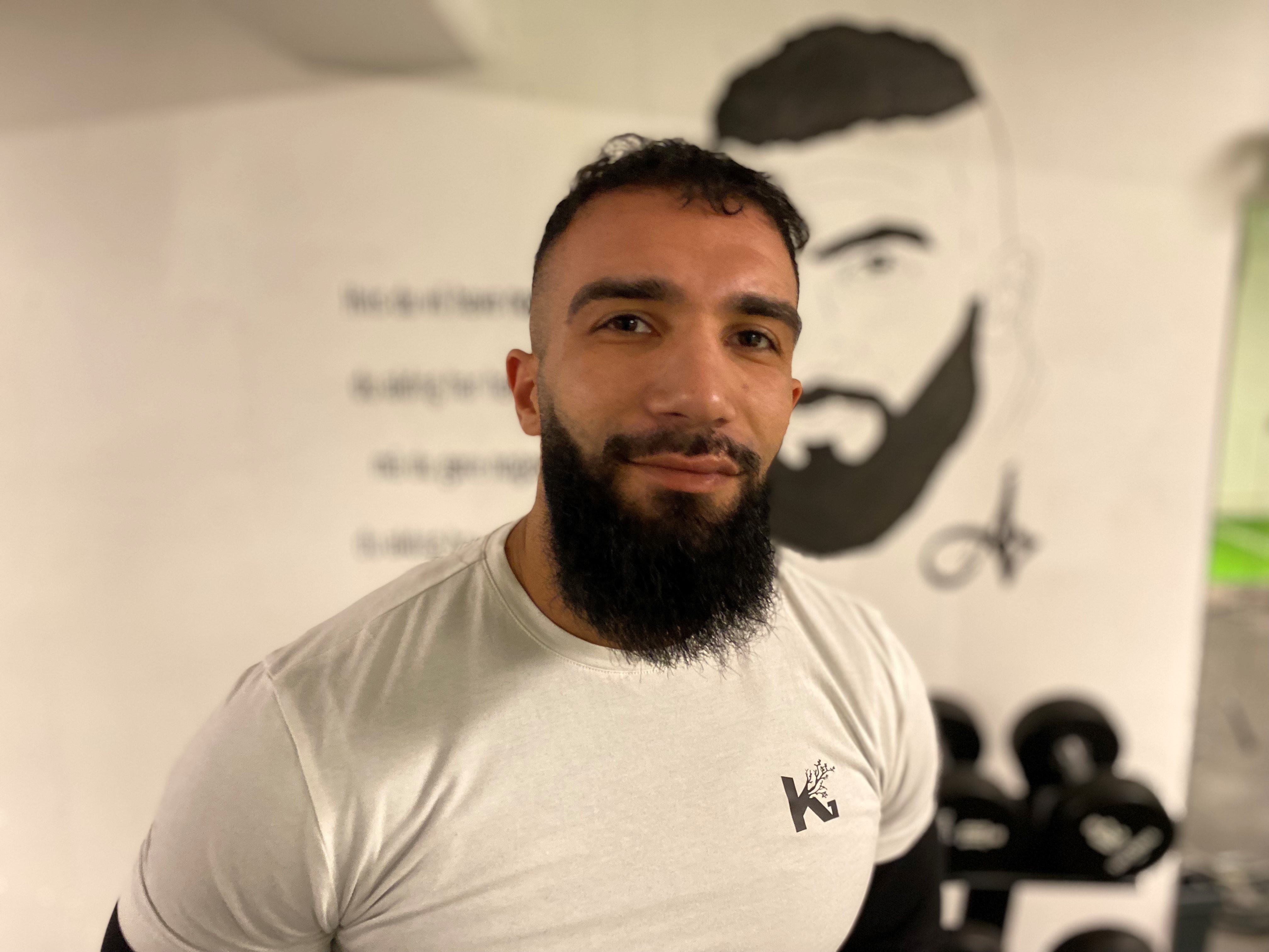 Ali Najei driver til dagligt virksomheden Kapitel1, hvor han coacher unge, der er kommet ud i en kriminel løbebane under mottoet at store forandringer sker med små skridt. Foto: Daniel Fonseca