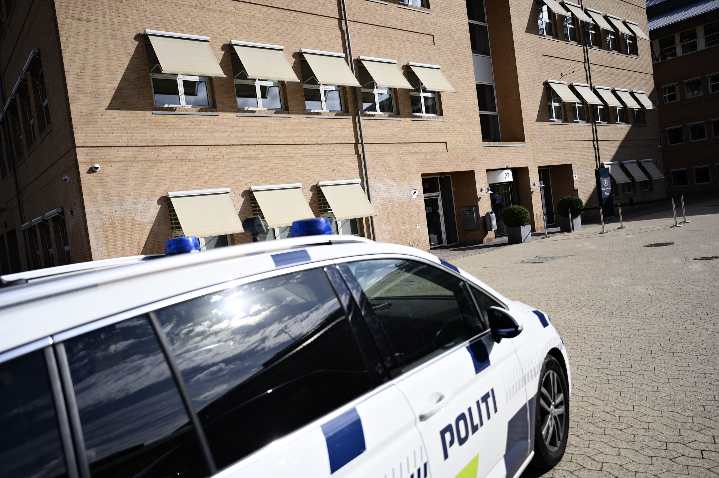 Den 22-årige drabsdømte kom selv i livsfare under knivdrabet, men overlevede. Han fængsles i 11 år og udvises.