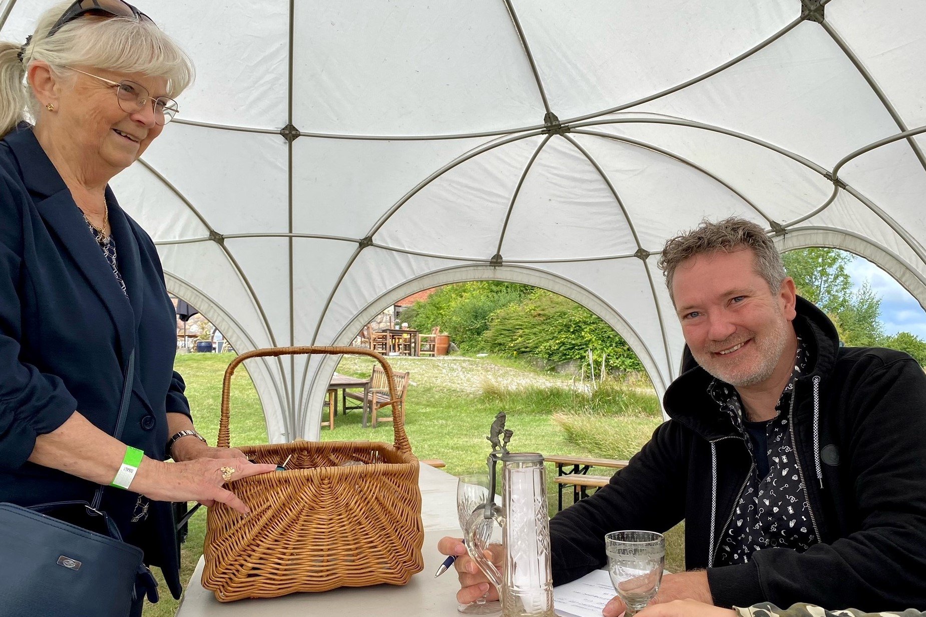 Selvstændig vurderingssagkyndig Jan Helmer, tidligere auktionshus-leder, kan igen opleves som auktionarius på “Danmarks smukkeste glasauktion”. Privatfoto