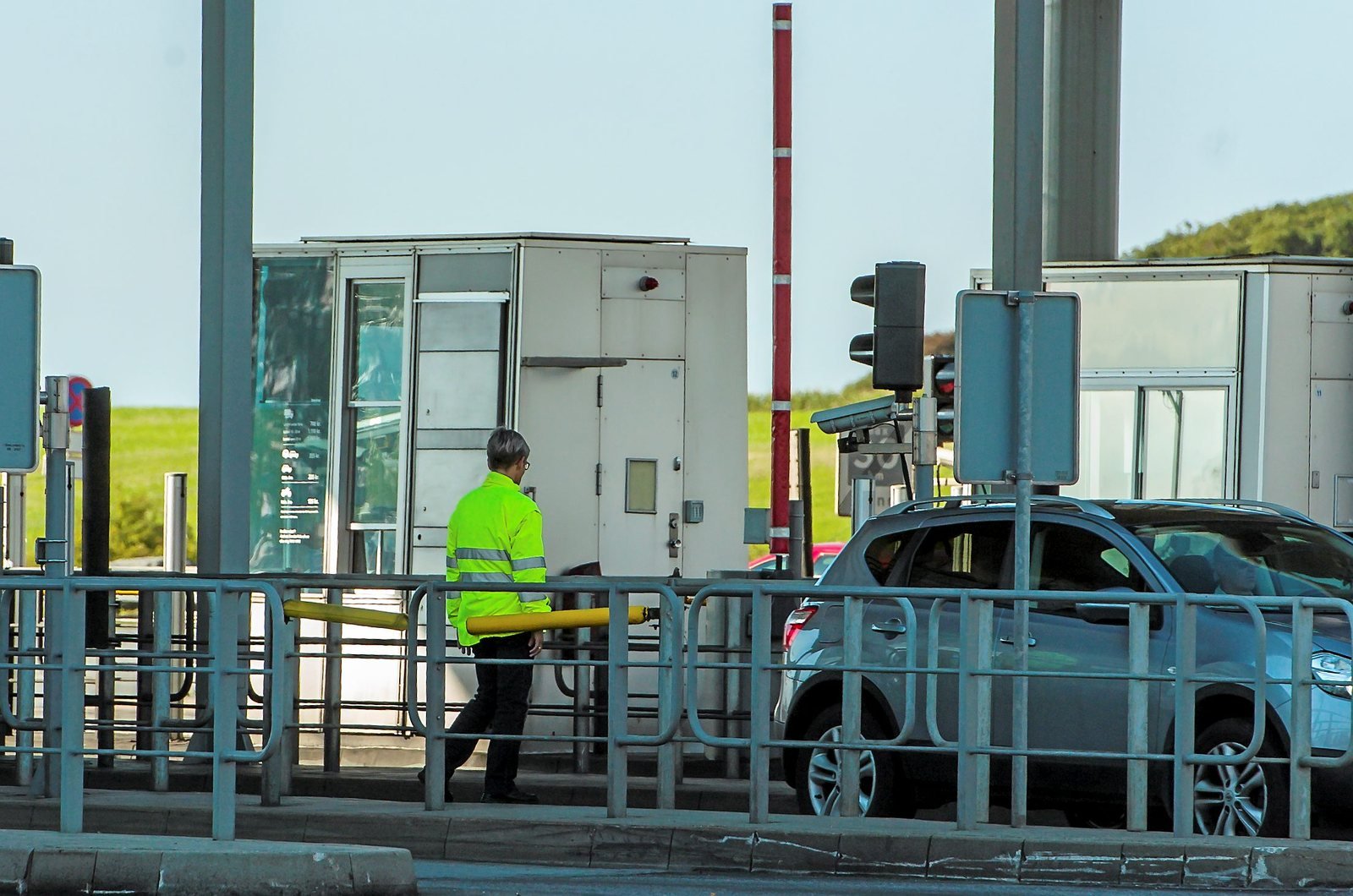 Stærk blæst og mange biler gav forlænget rejsetid hen over Storebælt.