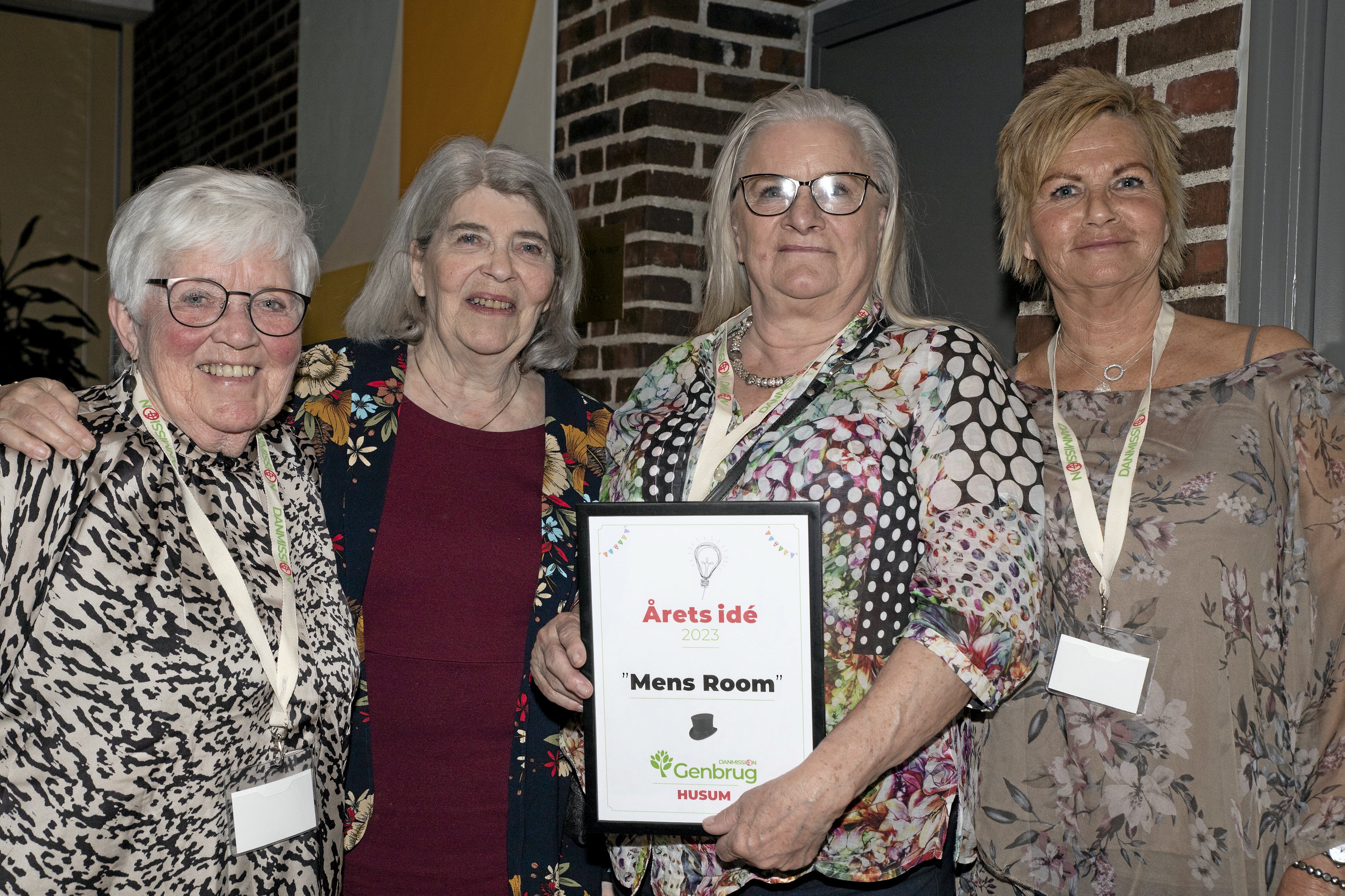 Fra venstre er det Ellen Bødker Sørensen, Birgitte Rydiger, Susanne Winther og Anne Schmidt Larsen, der modtog anerkendelsen i form af et diplom ved et nyligt seminar.
