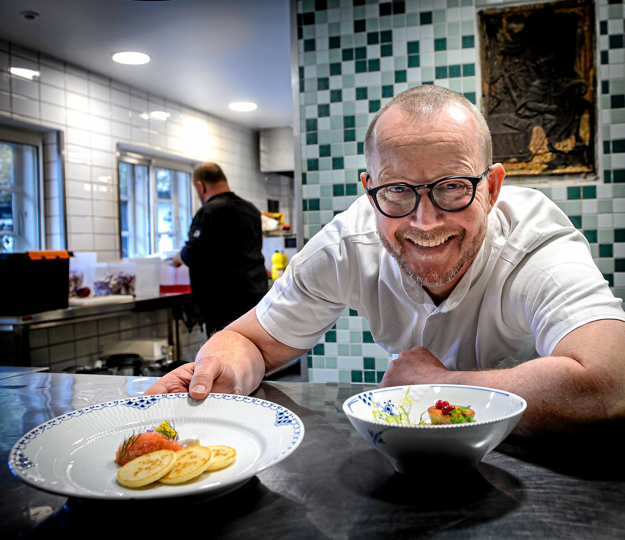 Poul Bøje Nielsen forlod Elmely Kro i 2018 for at overtage Skoemagerkroen i Kirke Såby. Nu har han købt Elmely Kro og har store planer for stedet.