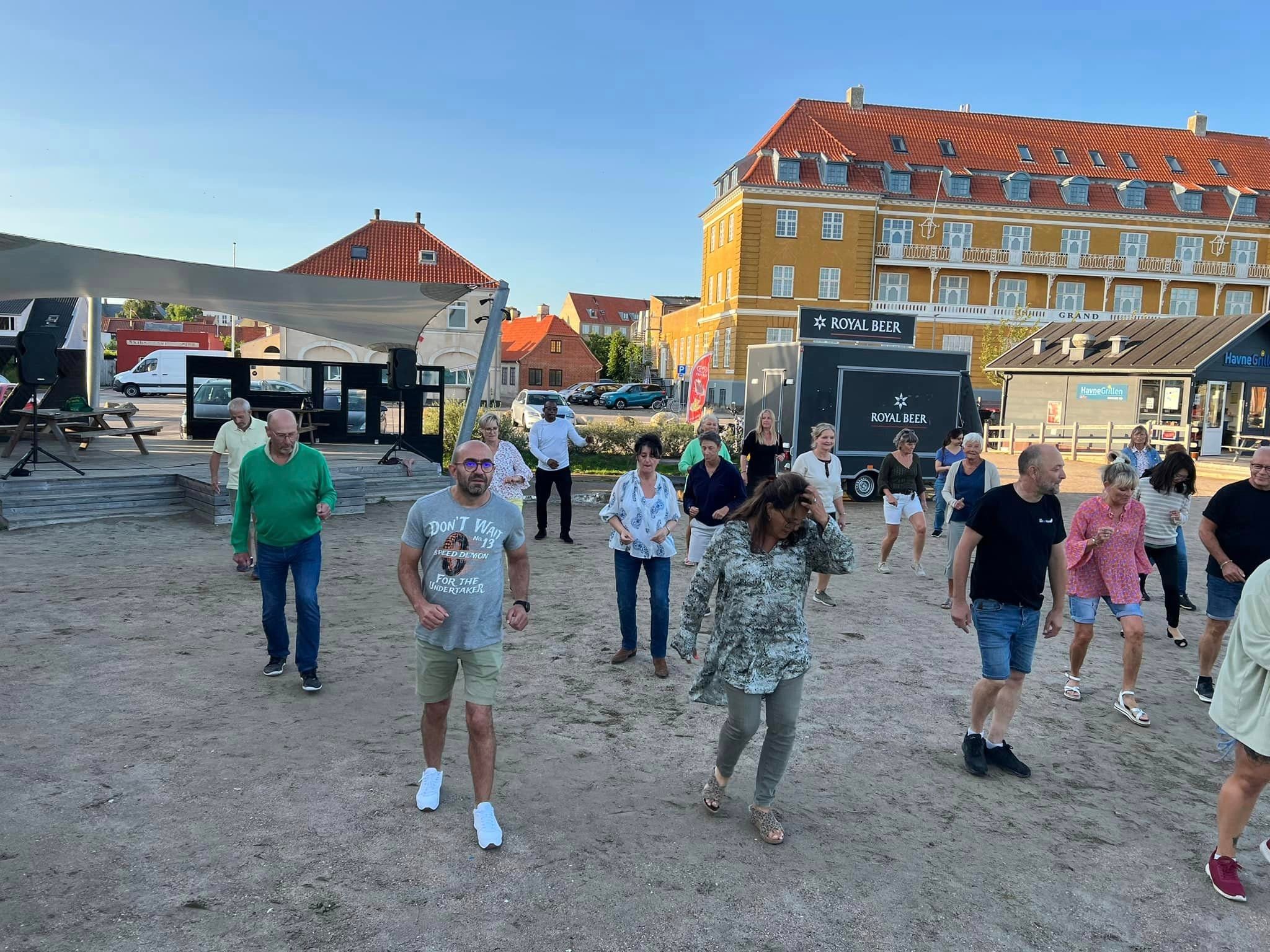 Sommersalsa i havneparken har været populært de foregående år. Dette år skrues der op for hyggen, med livemusik til alle arrangementerne.