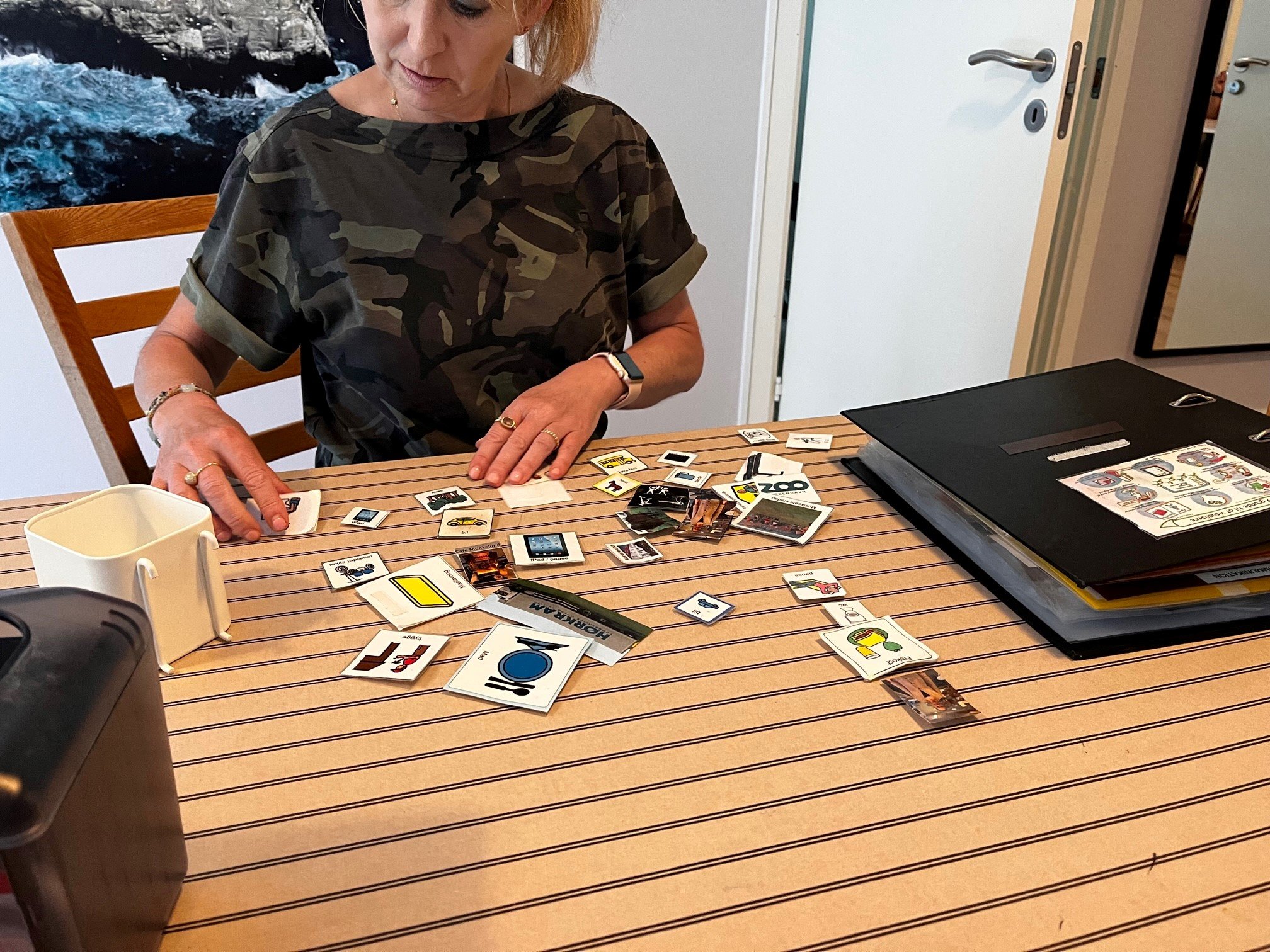 Beboerne på Marianelund skal være så selvhjulpne som muligt, hvilket også betyder at de skal kunne foretage indkøb af egne fornødenheder, fortæller Mette Fagerlind om sit arbejde, der også handler om at hjælpe beboerne med at få struktur på verden.
