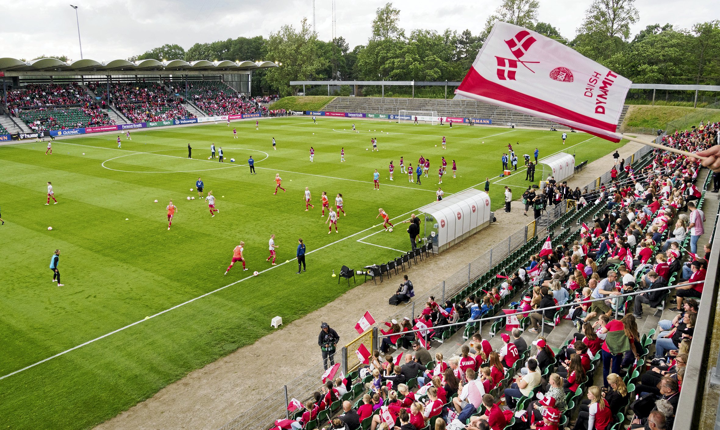 5647 mennesker gæstede Gladsaxe Stadion og skabte en rød-hvid fest, da det danske Kvindelandshold mødte Spanien forud for VM, som snart starter i Australien.