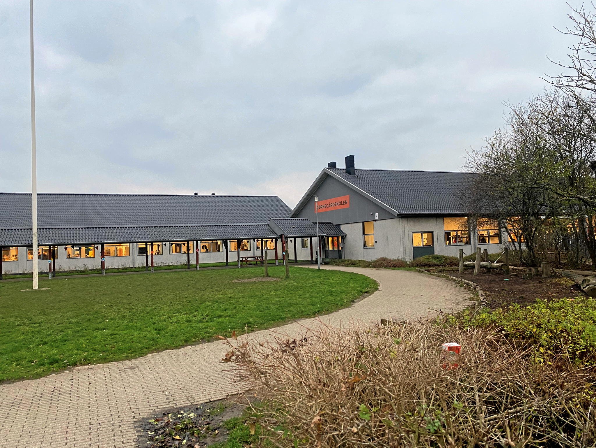 Roskilde Kommune har udsendt en udtalelse fra Tjørnegårdskolens skoleleder i forbindelse med, at en af skolens elever er blevet dræbt af sin far, mens hun var på ferie i Tyrkiet.