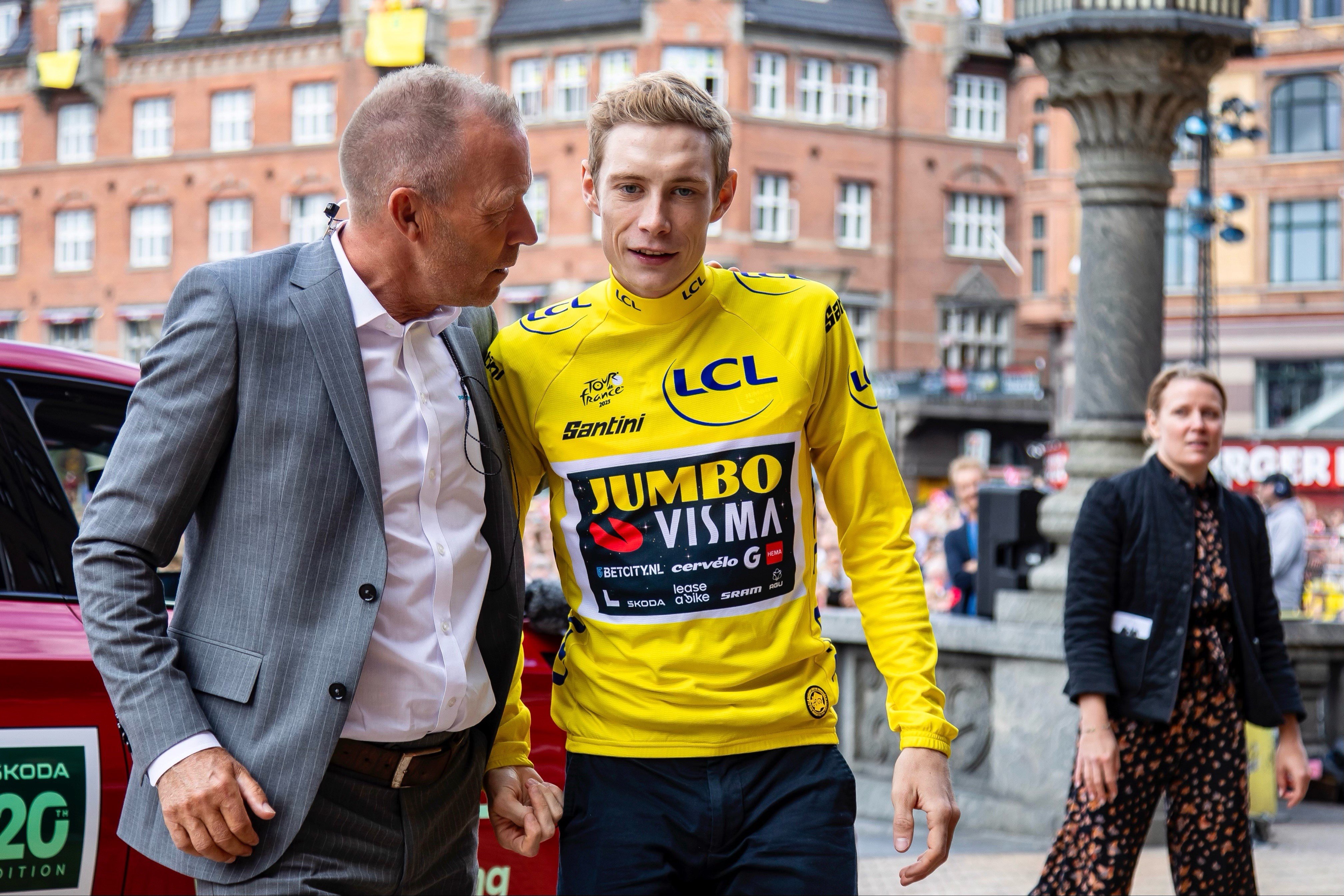 Danmarks Cykle Unions eventmanager, Jens Kasler, fik sig en kæmpe oplevelse, da han for andet år i træk førte bilen med Tour de France-vinderen Jonas Vingegaard gennem Københavns gader, hvor Vingegaard blev fejret af de enorme menneskemængder. Foto: Dan Møller/DCU