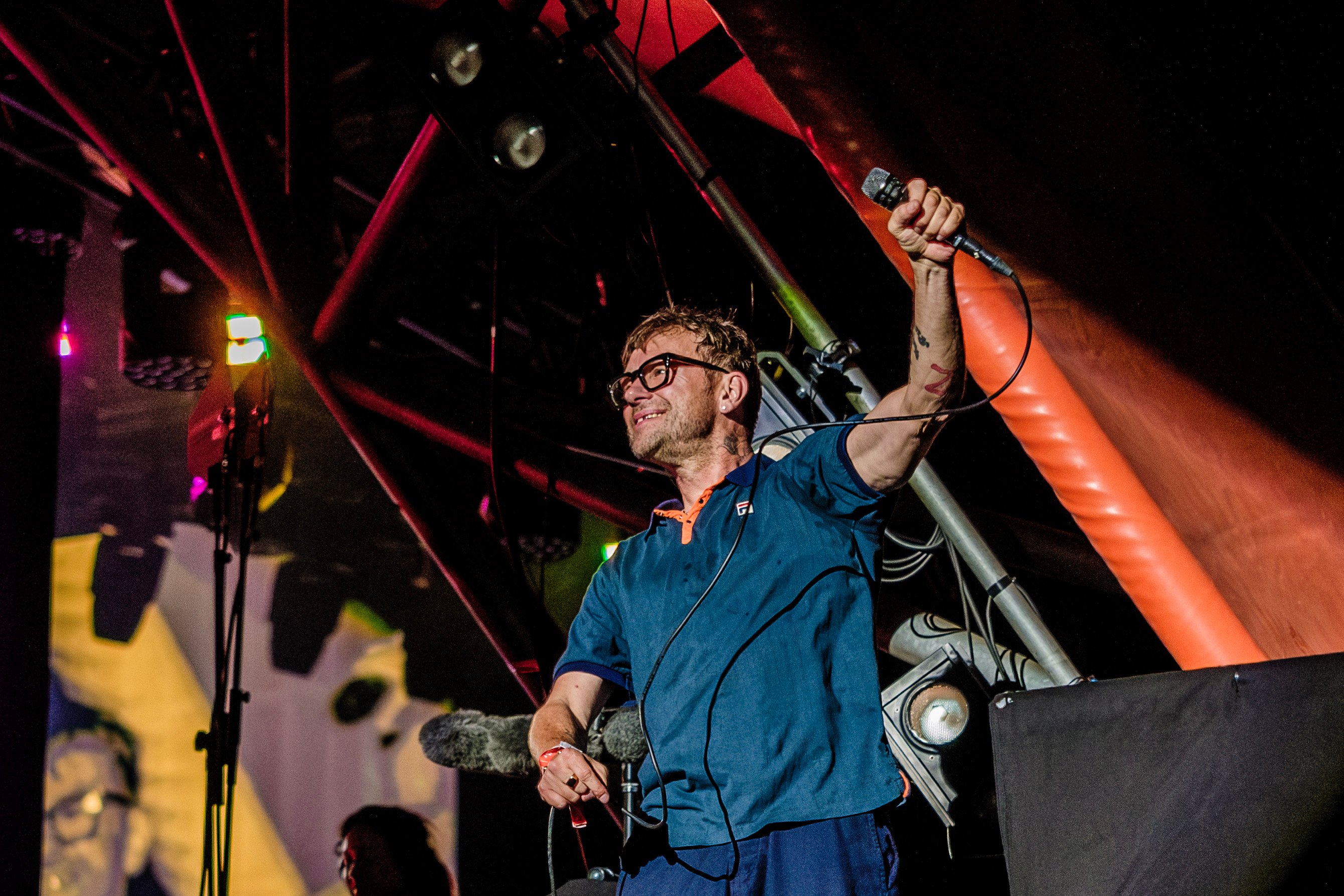 Blur gjorde, hvad de kunne på Orange Scene, men det var der alt for få, som overværede ude på pladsen.