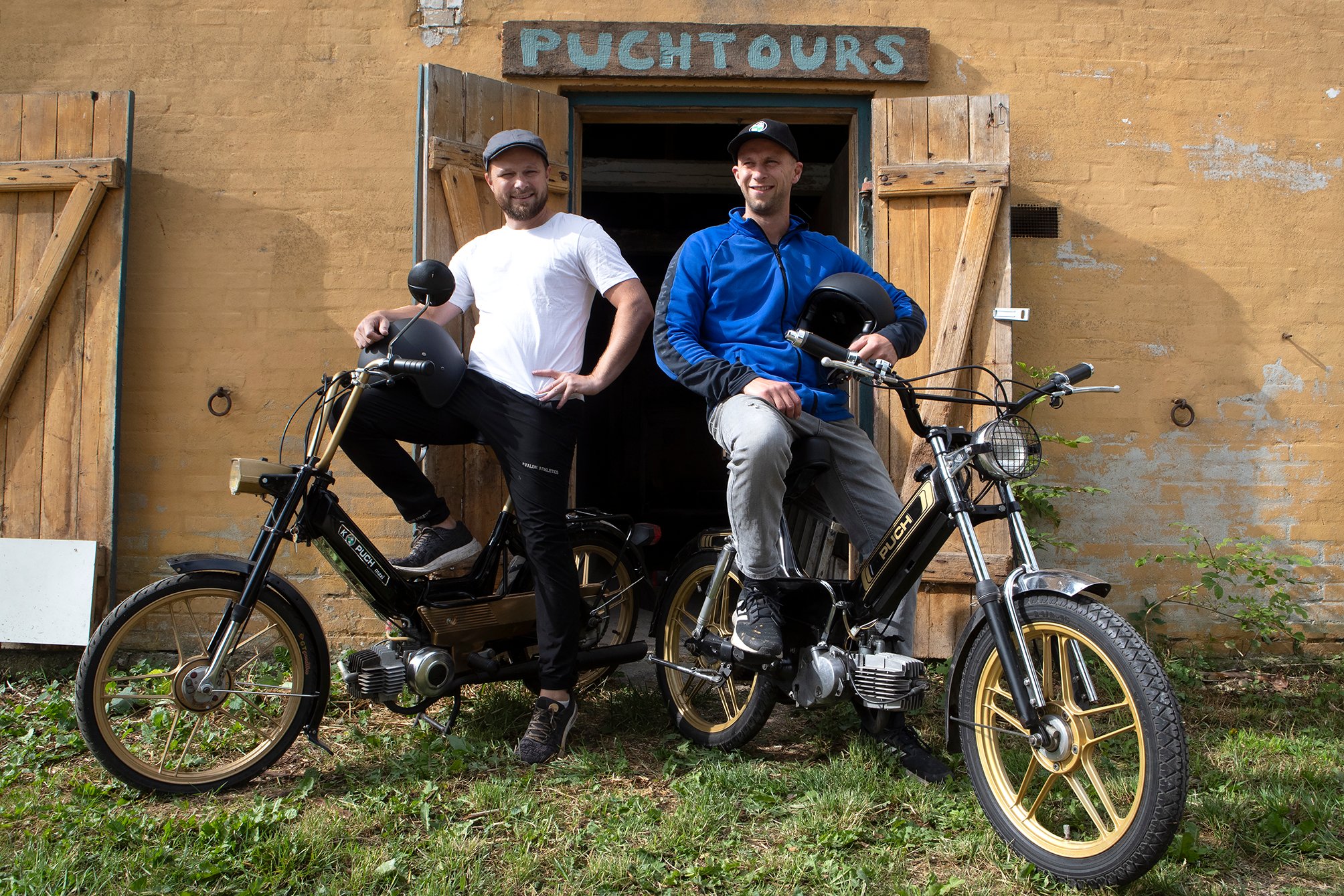 Casper og Nicklas Nordby Petterson har startet “Puch Tours” på Lindegaarden i Dalby i Hornsherred. Foto: Kim Rasmussen