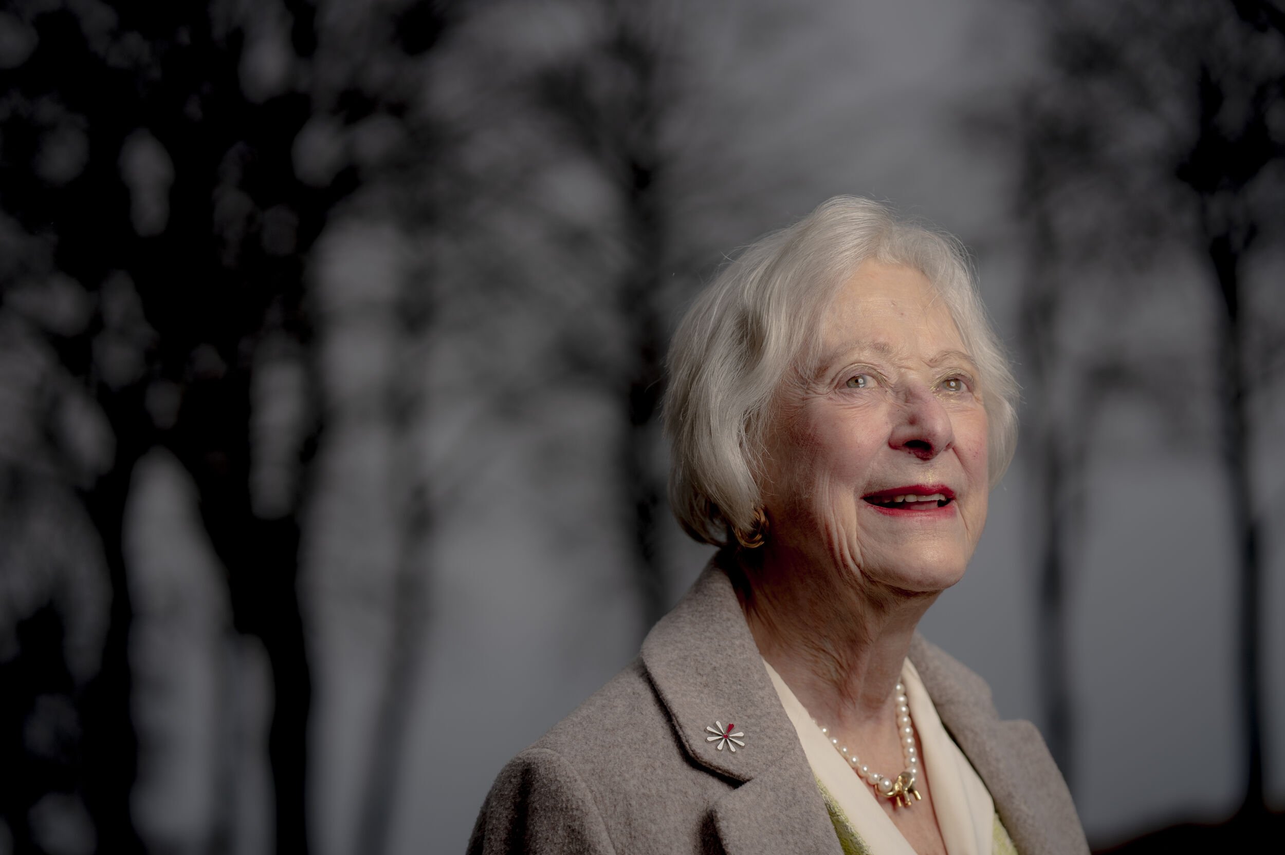 Inge Correll er med på råd, når det gælder takt og tone. Hun mener, at tiderne har ændret sig, men at det ikke altid er negativt. Den 22. august fylder hun 85.