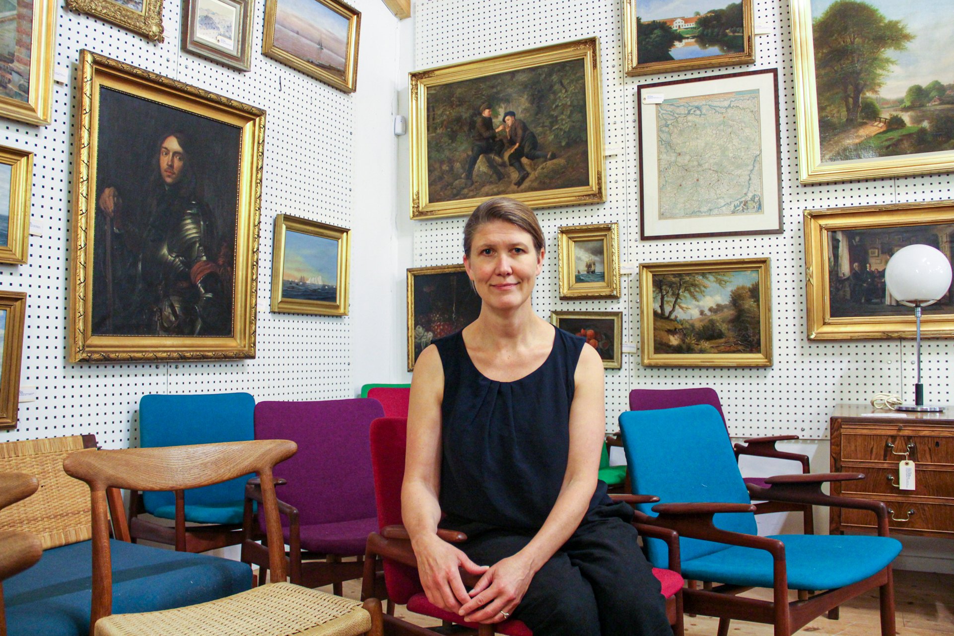Birgitte de Roepstorff har været direktør i Auktionshuset i to år og arbejdet i huset som vurderingsekspert i 15 år. Foto: Natasha Jahanshahi