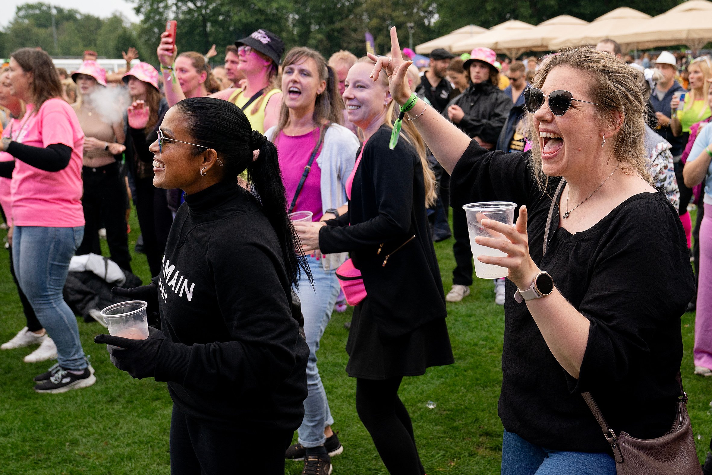 Humøret var højt, da endagsfestivalen Vi Elsker Heroes blev afholdt på Hillerød Stadion i lørdags. Til gengæld ser det ud til, at arrangementet kommer ud med et underskud. Foto: Thomas Olsen