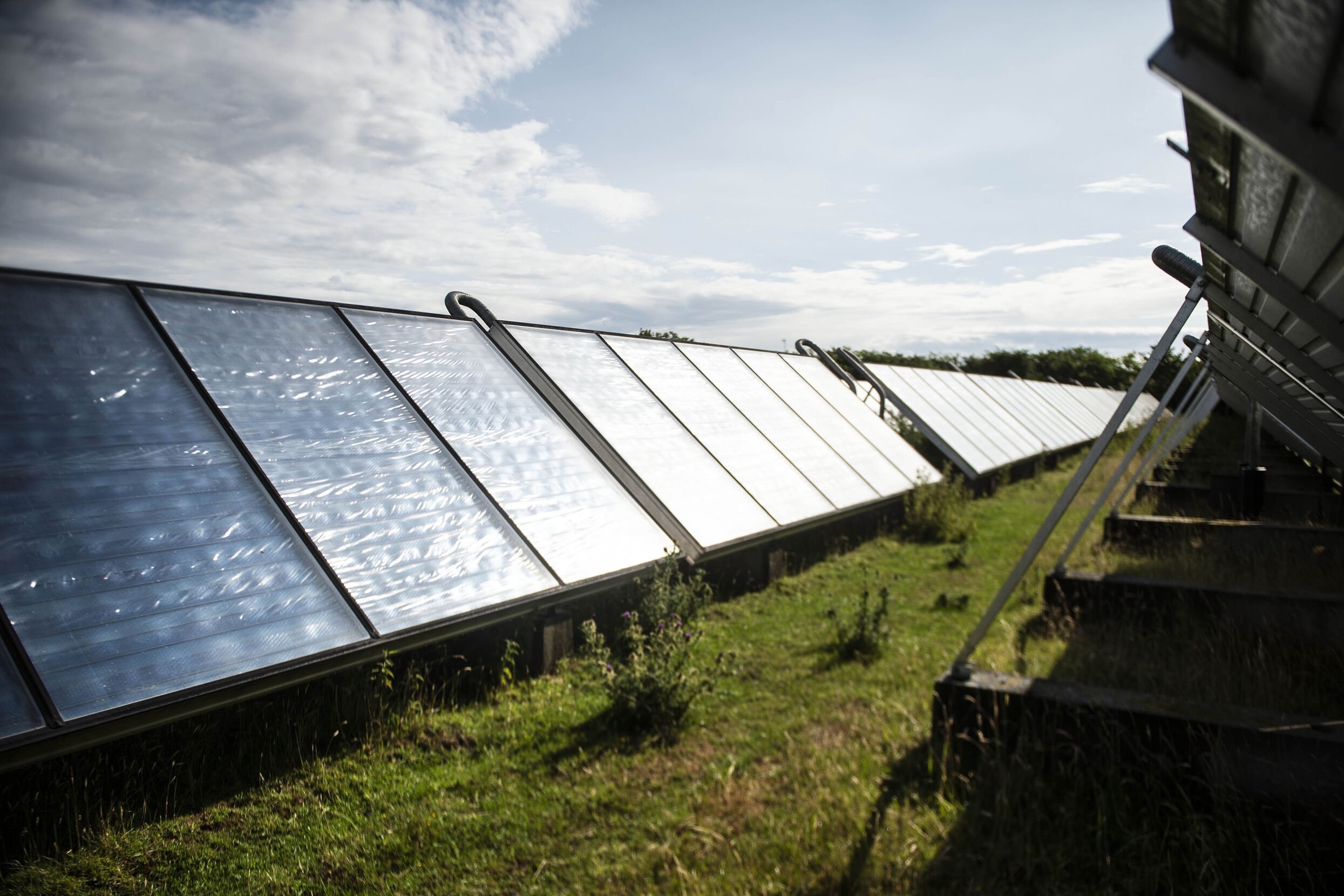 Ørsted sætter for første gang penge i solenergi i Storbritannien med en samlet kapacitet på 740 megawatt.