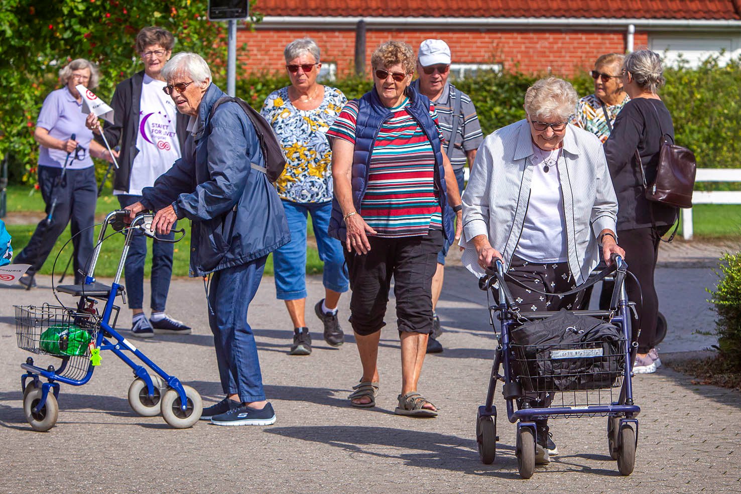 Både rollator og stok blev taget i brug til Stafet For Livet på Hyldegården