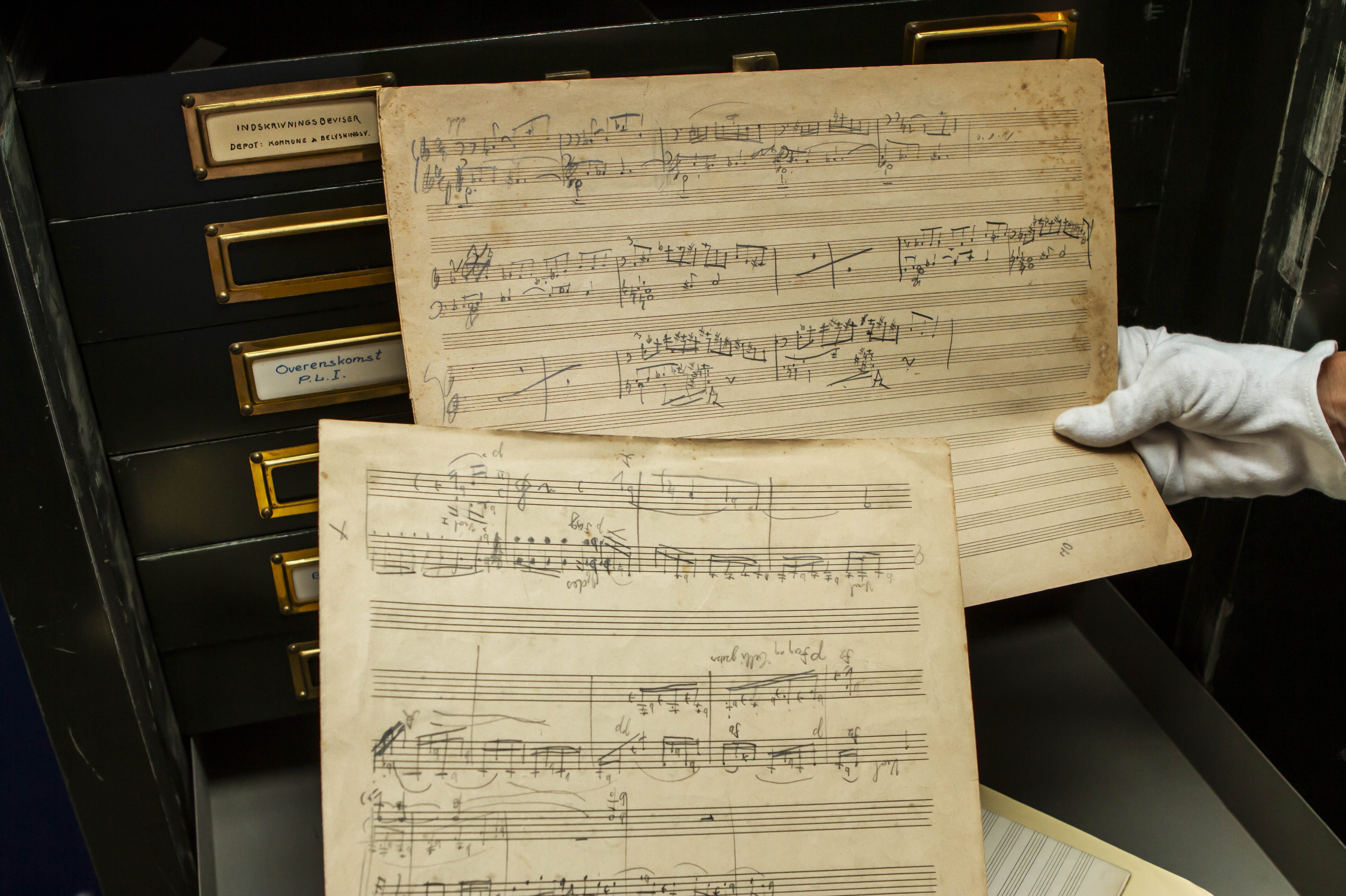 Hidtil ukendte noder fra komponisten Carl Nielsen er fundet i et gammelt pengeskab i Tivoli.