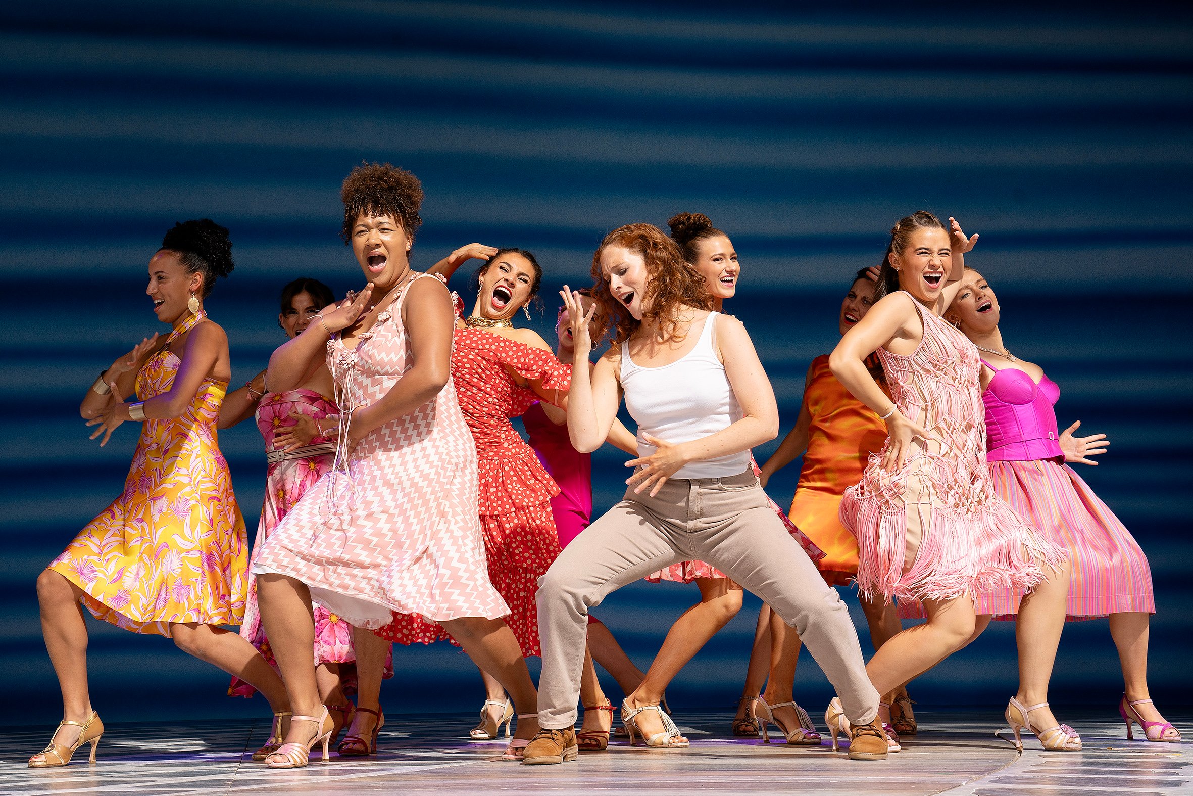 Til og med søndag kan man opleve hit-musicalen Mamma Mia i Ledreborg Slotspark. Foto: Thomas Olsen