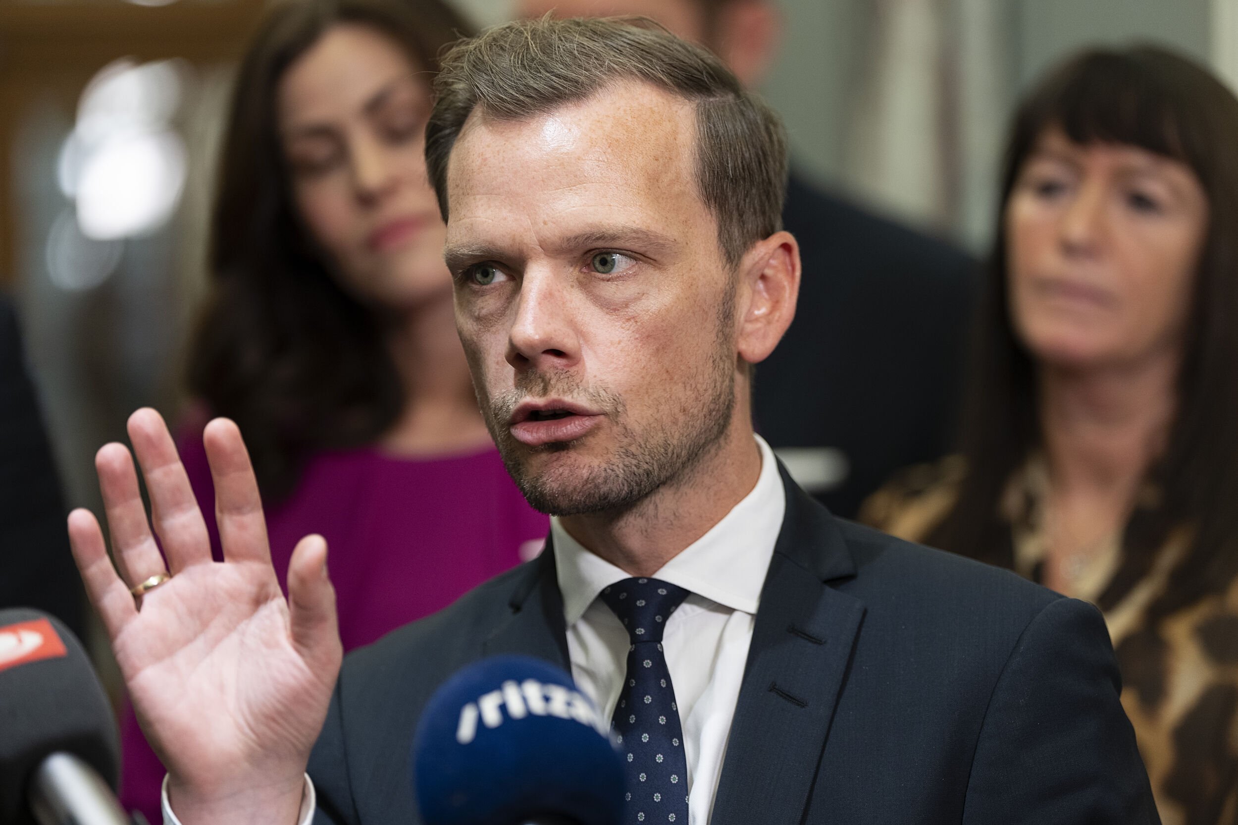 Knivoverfald og økonomisk kriminalitet skal straffes hårdere med ny bandepakke, der onsdag er præsenteret.