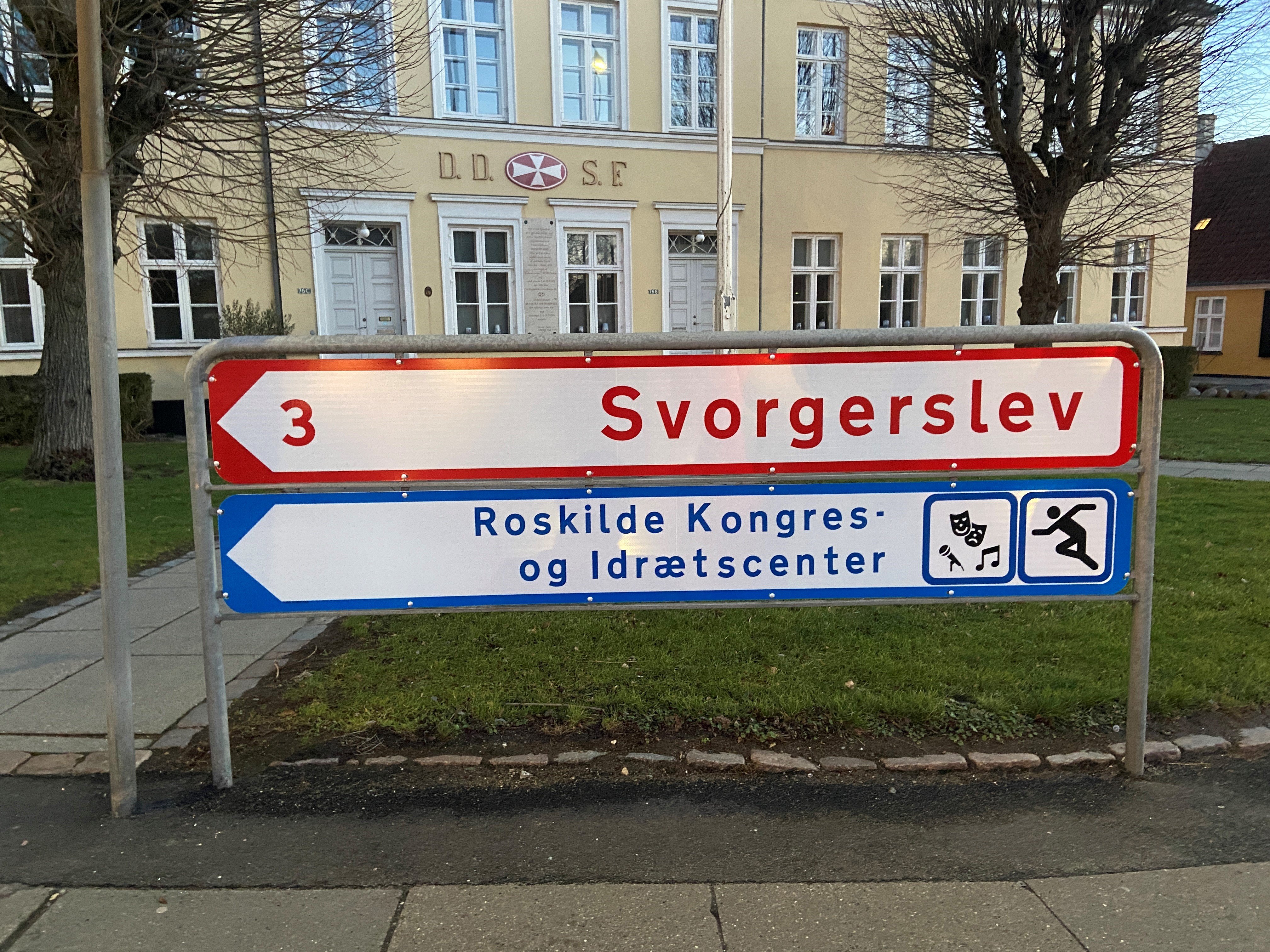 Der blev købt en konsonant for meget, da skiltet til Svogerslev skulle fremstilles.
