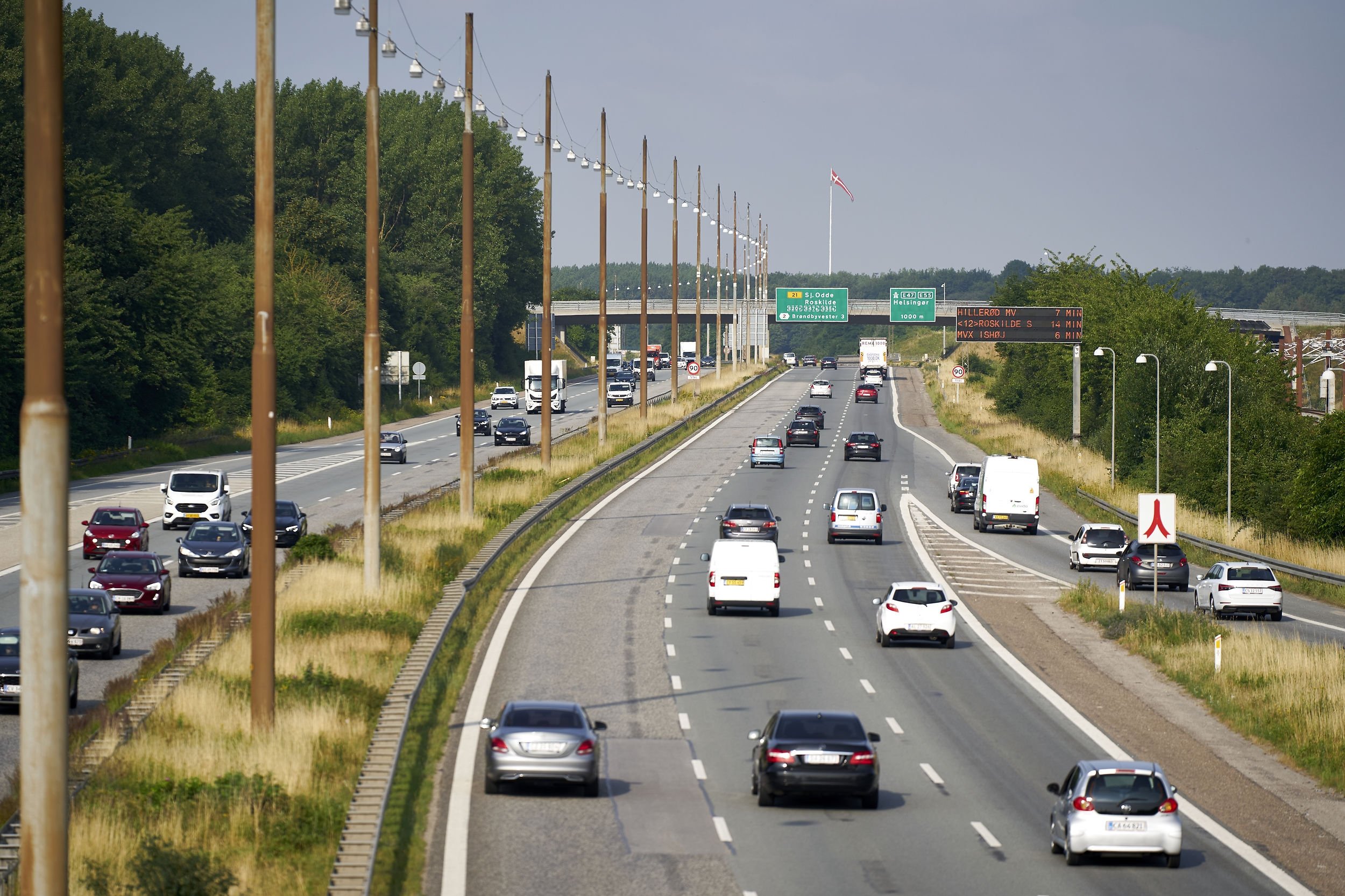 Ny kampagne skal informere borgerne om, at de skal ringe 112, hvis de efter uheld holder stille på motorvejen.