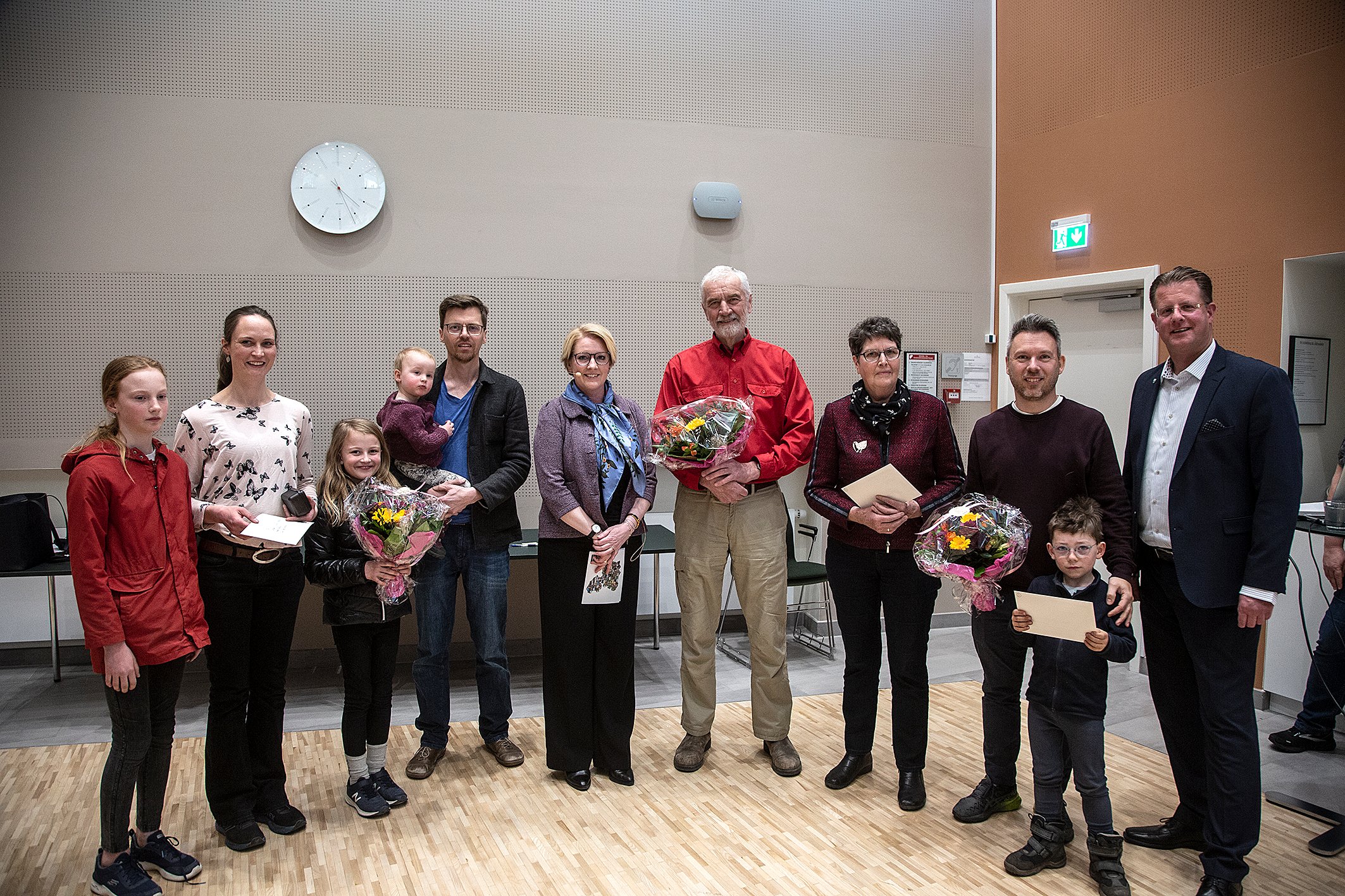 Lokallisten Ny Egedals gruppeformand Ulrik John Nielsen (t.h.) var med i dommerkomiteen til idekonkurrencen om Kildedal Nord og blev i marts i år fotograferet sammen med vinderne og borgmester Vicky Holst Rasmussen (i midten). Foto: Kenn Thomsen