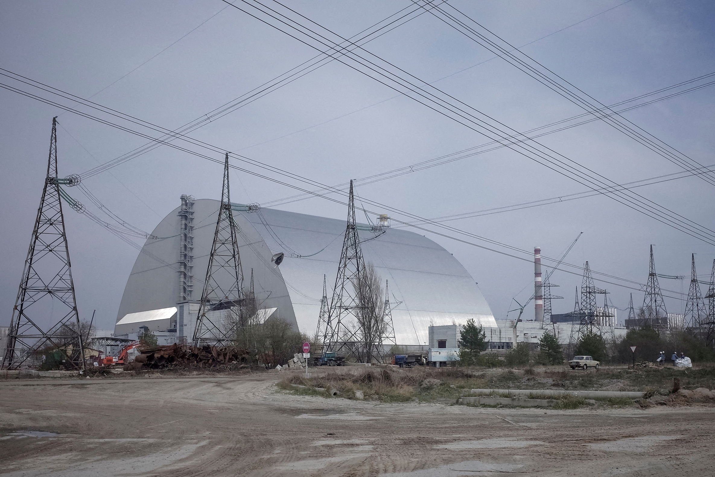 Russiske styrker, som har besat det lukkede atomkraftværk, må trække sig væk, siger ukrainsk minister.