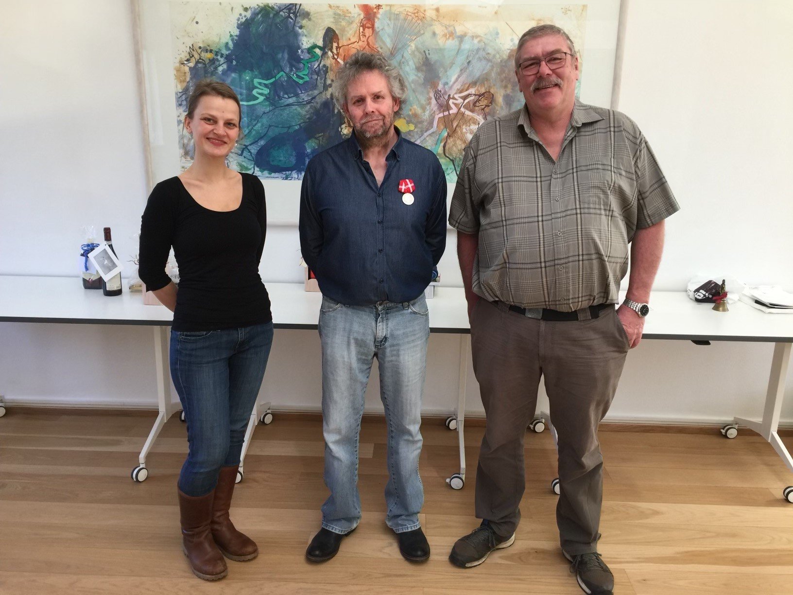 Malene Zinck Østergaard er tiltrådt som ny kirkegårdsleder i Rødovre Kirke, hvor Gert Krüger-Henriksen har arbejdet i 41 år som gartner. Poul Jønsson stopper efter 39 år. Foto: Rødovre Kirke.