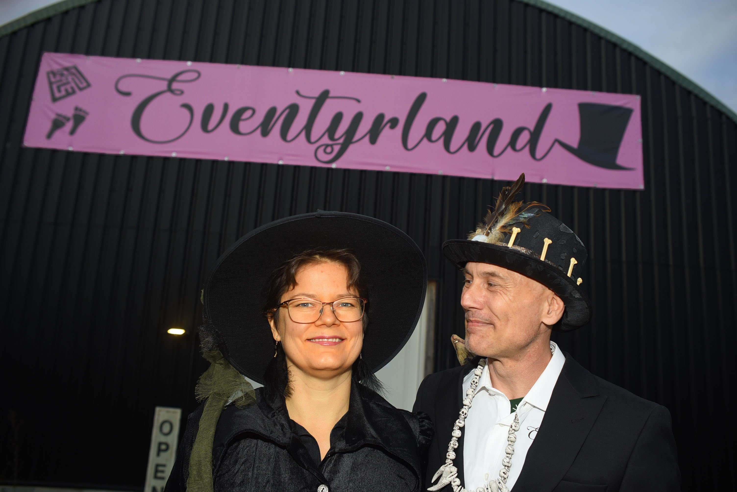 Camilla og Morten Bonavents drøm om Køge Eventyrland brast, men han råder stadig over ejendomme og jord for 16.461.000 kroner, viser opgørelsen.