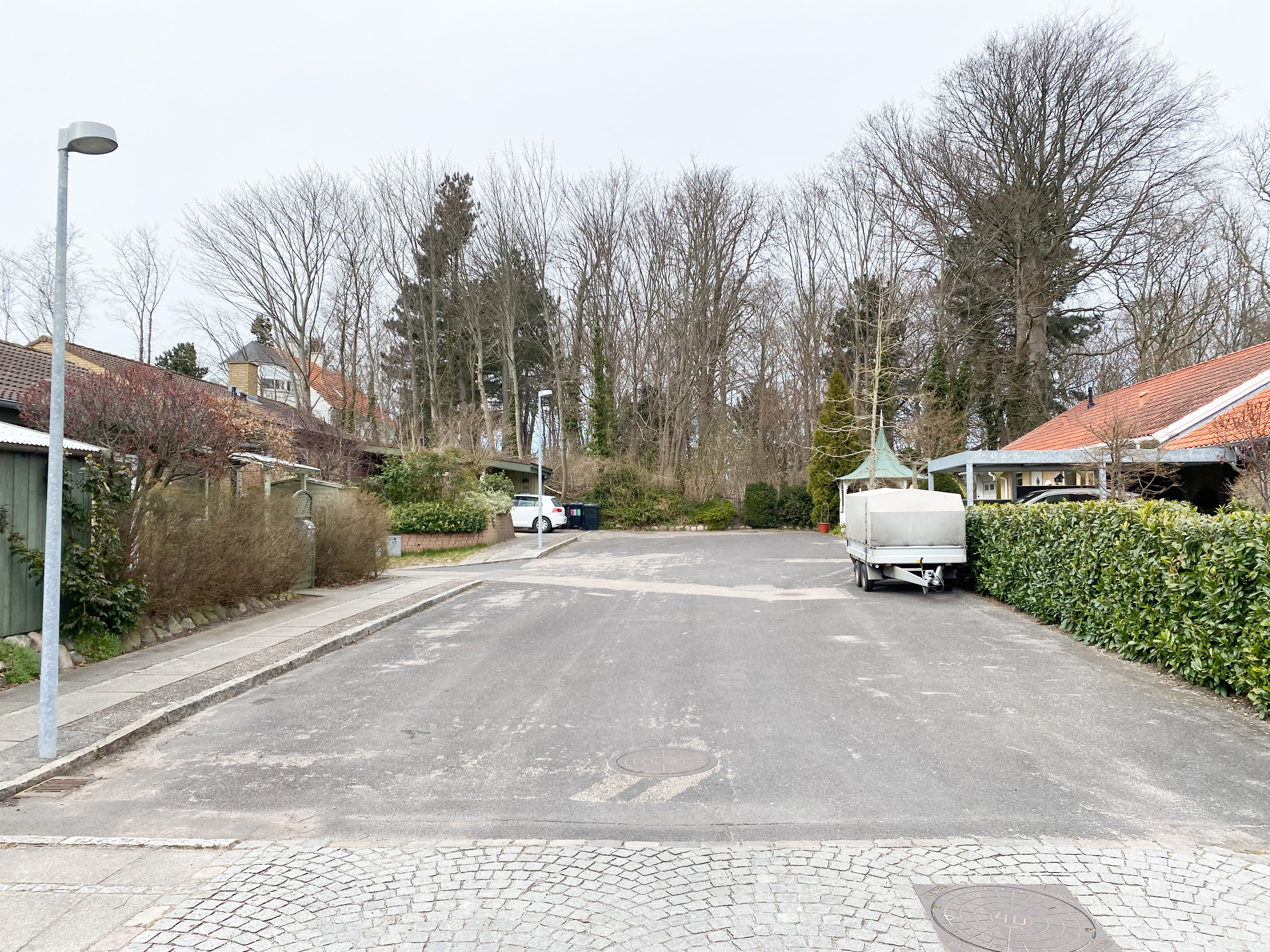 Flere beboere på Borgervænget er kede af udsigten til at få et tæt byggeri med 22 boliger i flere plan og med tagterrasser på den tilgroede nabogrund. Foto: Henrik Helmer Petersen11