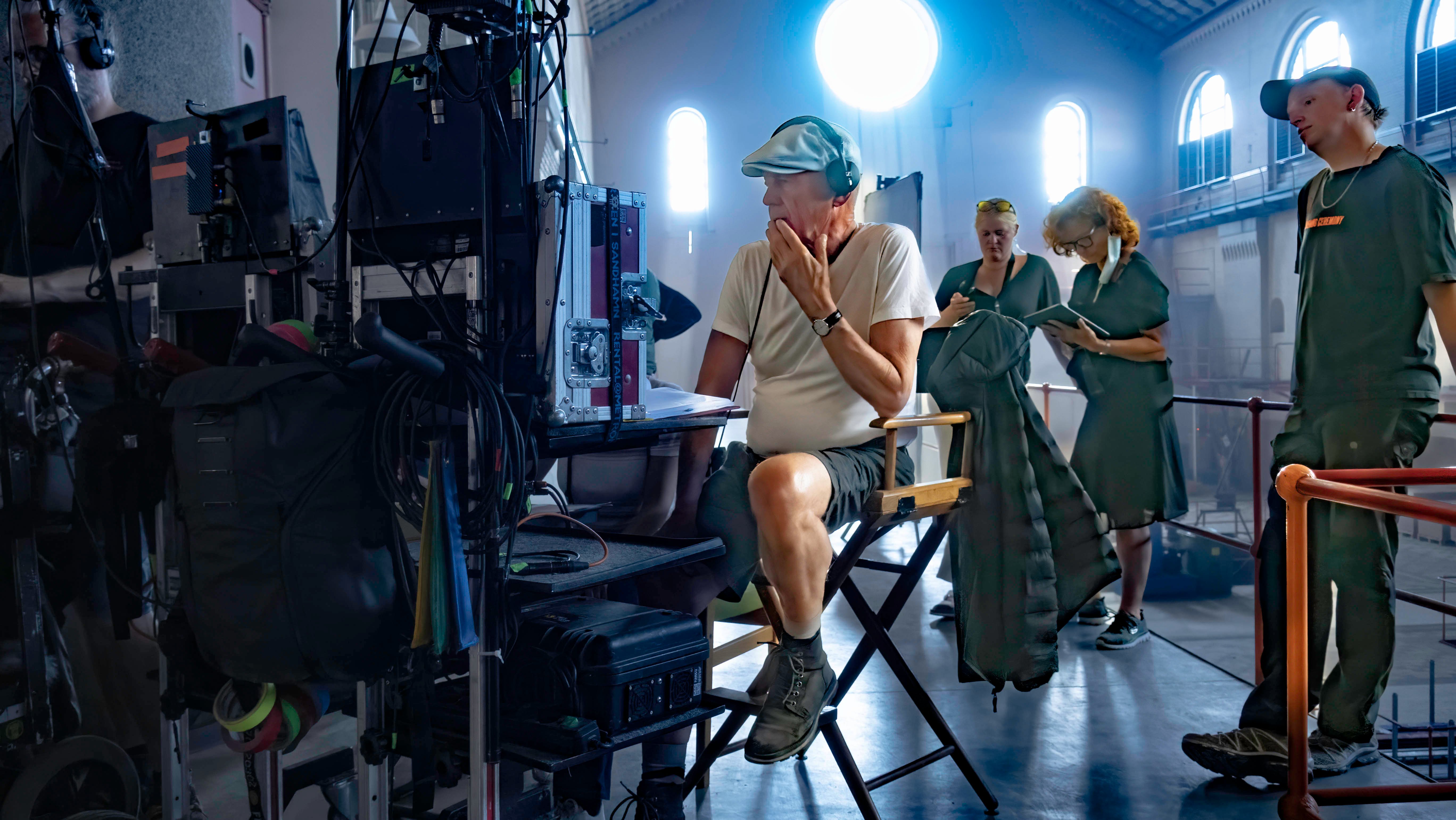 Et politisk flertal er klar til at betale 100.000 kroner for overnatning og mad til filmfolkene, hvis scener til den nye film i 'De Forbandede År'-trilogien bliver optaget Hundested