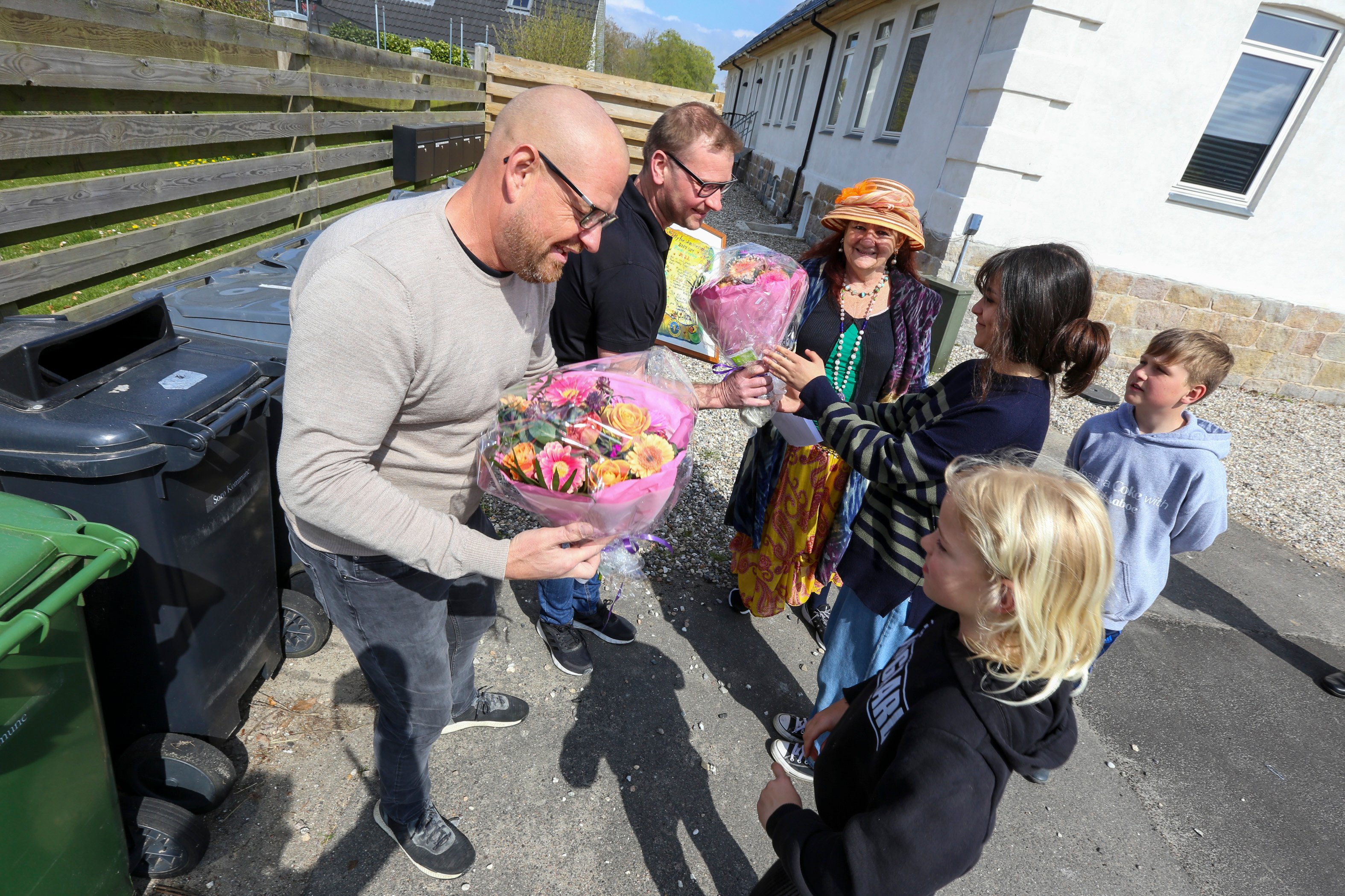 Lokalrådet i Ruds Vedby kårede lørdag den 30. april årets hus, som ligger på Rudsgade 35. Foto: Charlotte Koefoed