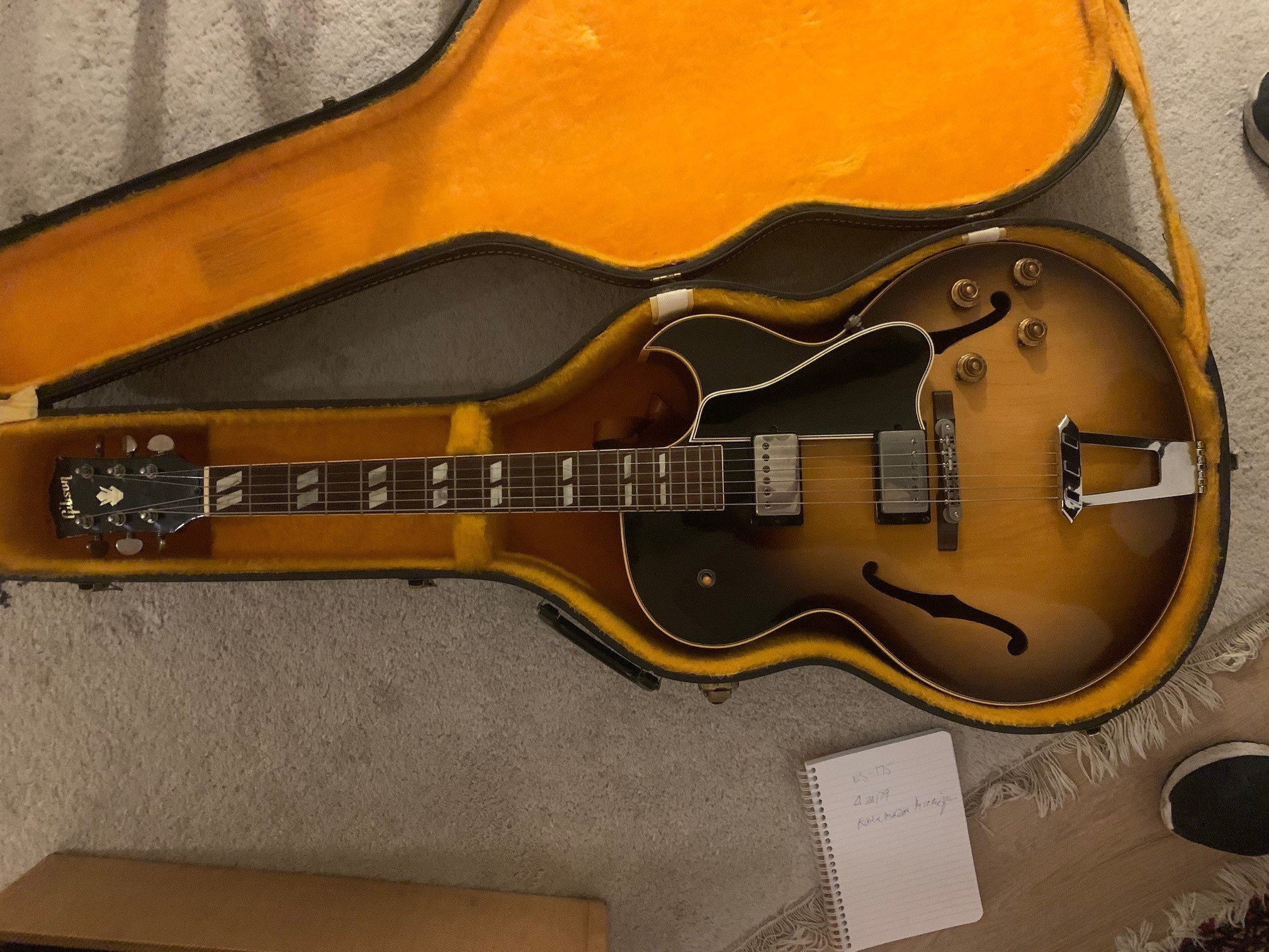 Jørn Brændgaards Gibson model ES-175D fra 1957 fortsætter nu i musikkens tjeneste hos jazzguitarist Pelle von Bülow. Privatfoto