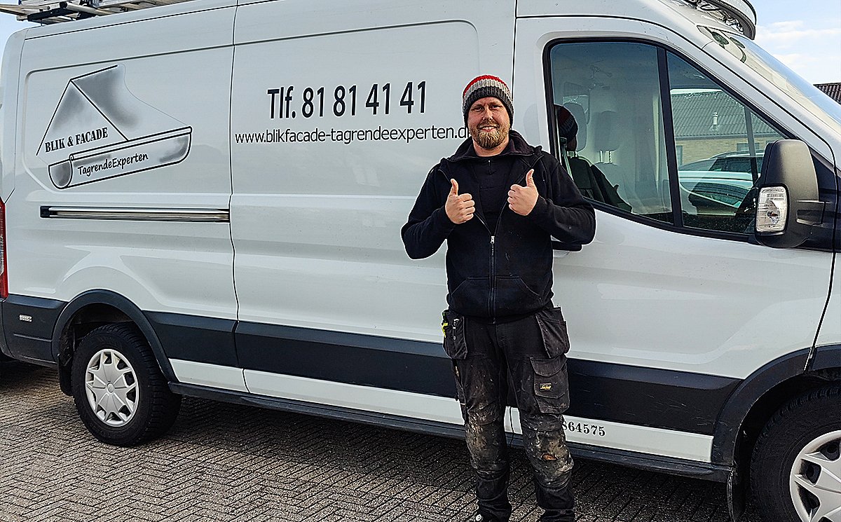 Dennis Hansen, indehaver af firmaet “Blik & Facade” i Ølstykke, kan nu kalde sig elite-håndværker efter pris hos 3byggetilbud.dk
