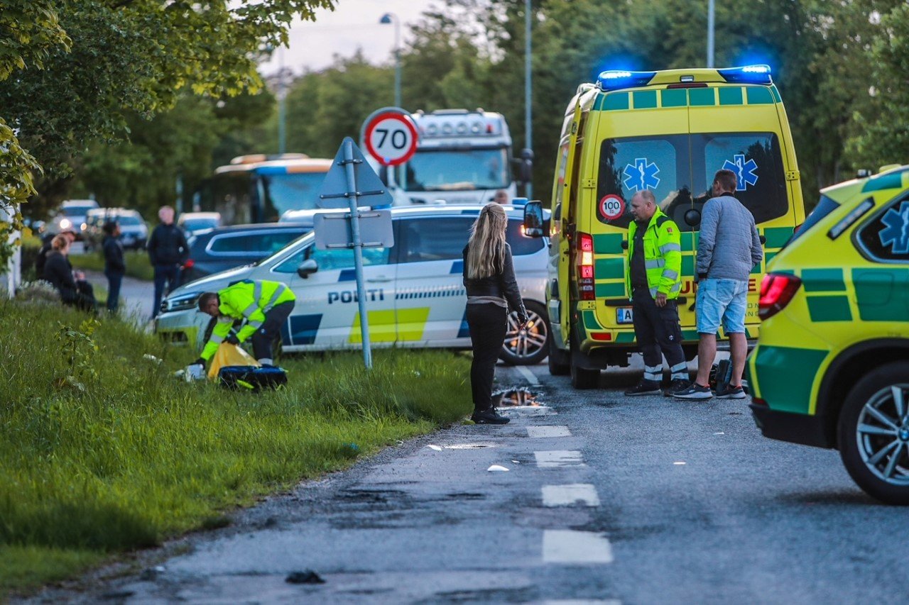 En 16-årig dreng har fredag aften mistet livet efter at være blevet kørt ned af en bil på Grevevej i Greve.