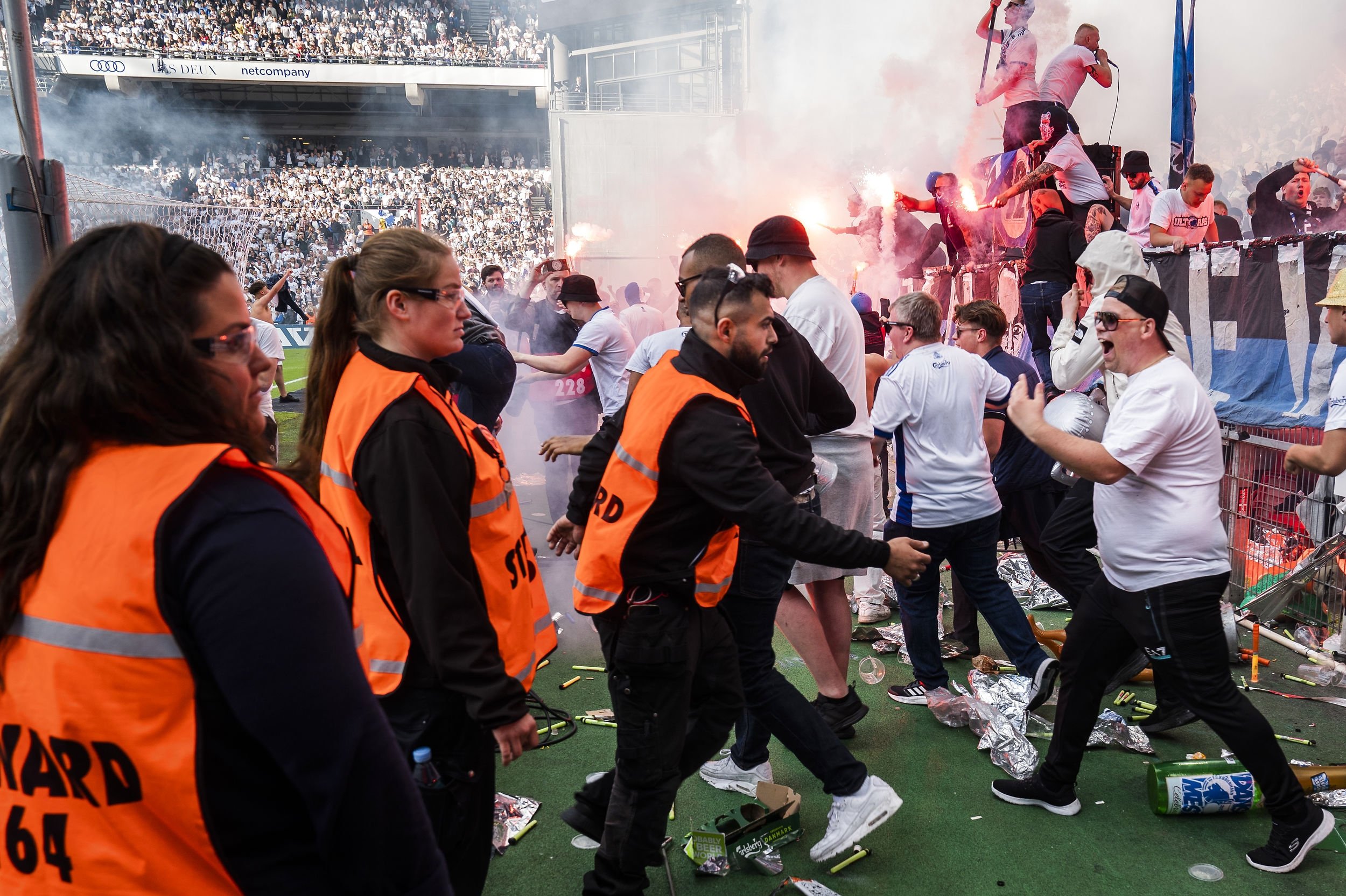 De nykårede mestre er gået i gang med at identificere tilskuere, der invaderede banen under guldfesten.