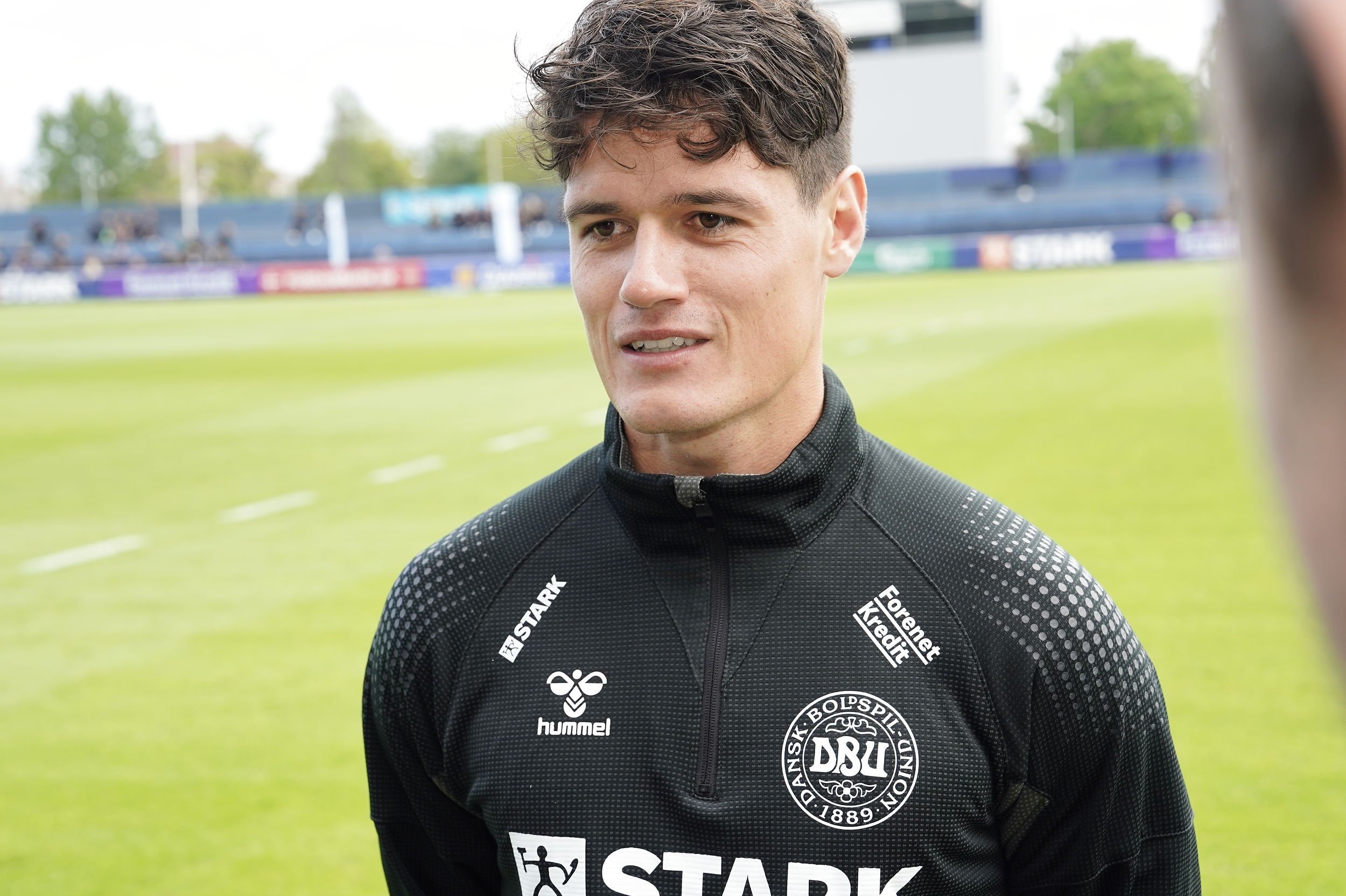 En mindre forstrækning driller Christian Nørgaard, som afskriver den første af fire Nations League-kampe.