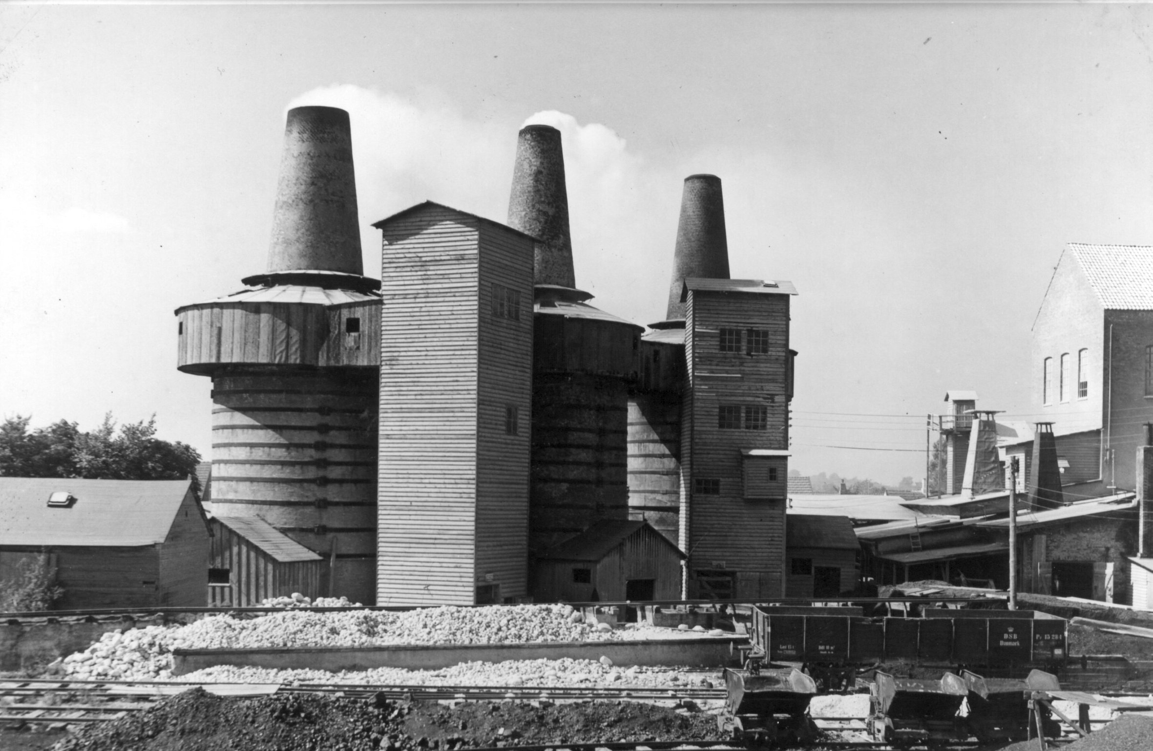 Tre ovne på rad og række ved Hedehus-Teglværk ca. 1945-55. Foto: Byhistorisk Samling og Arkiv i Høje-Taastrup Kommune